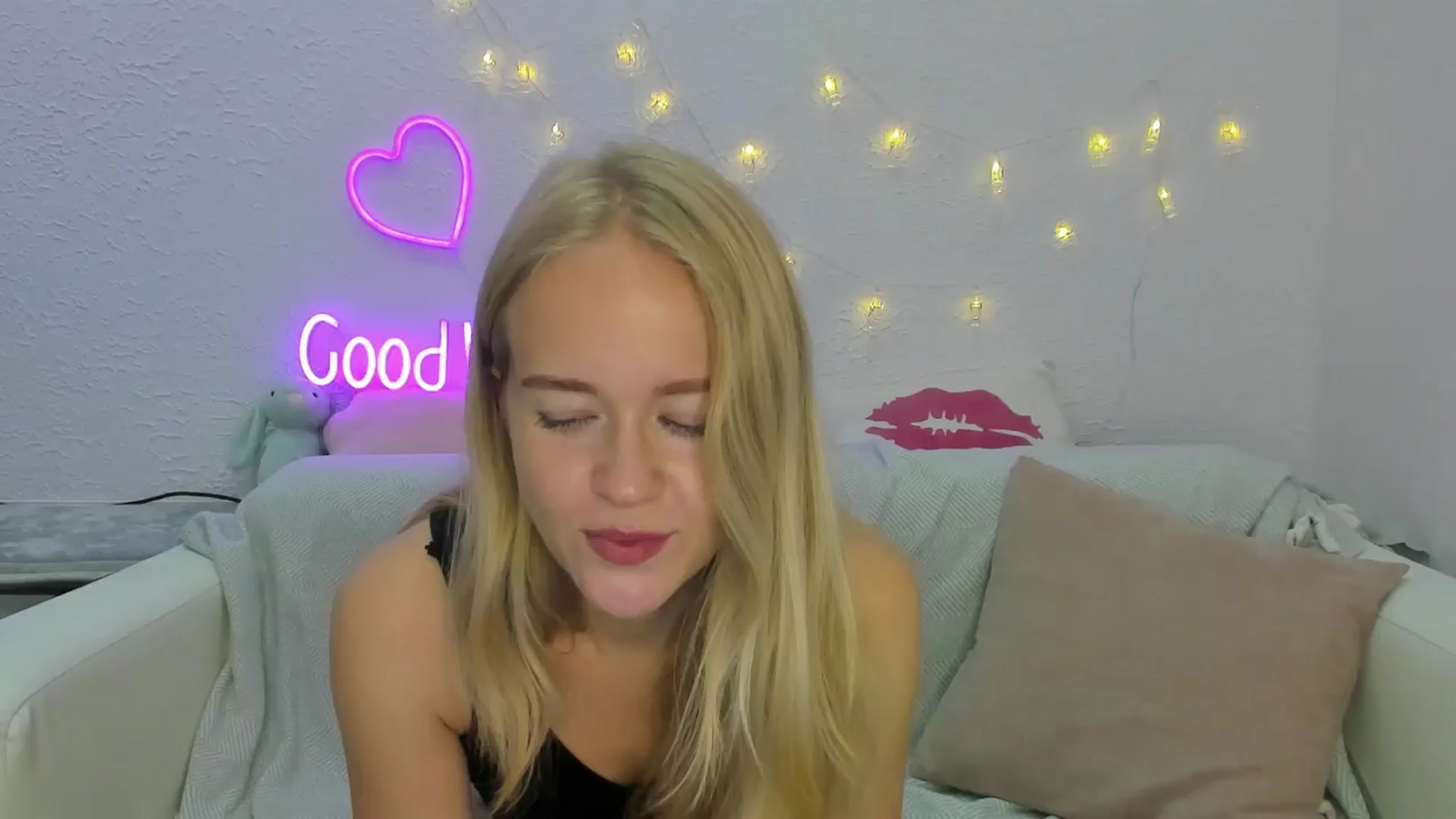Gallery image thumbnail from Angel_Kristy's myfreecams stream on, 08/10/2024, 02:39 image 18 of 20