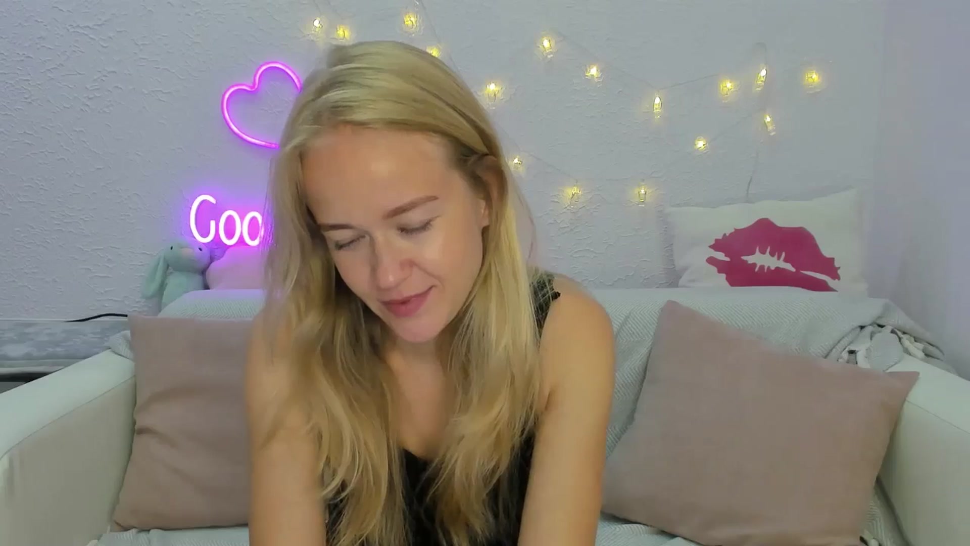 Gallery image thumbnail from Angel_Kristy's myfreecams stream on, 08/10/2024, 04:17 image 2 of 20