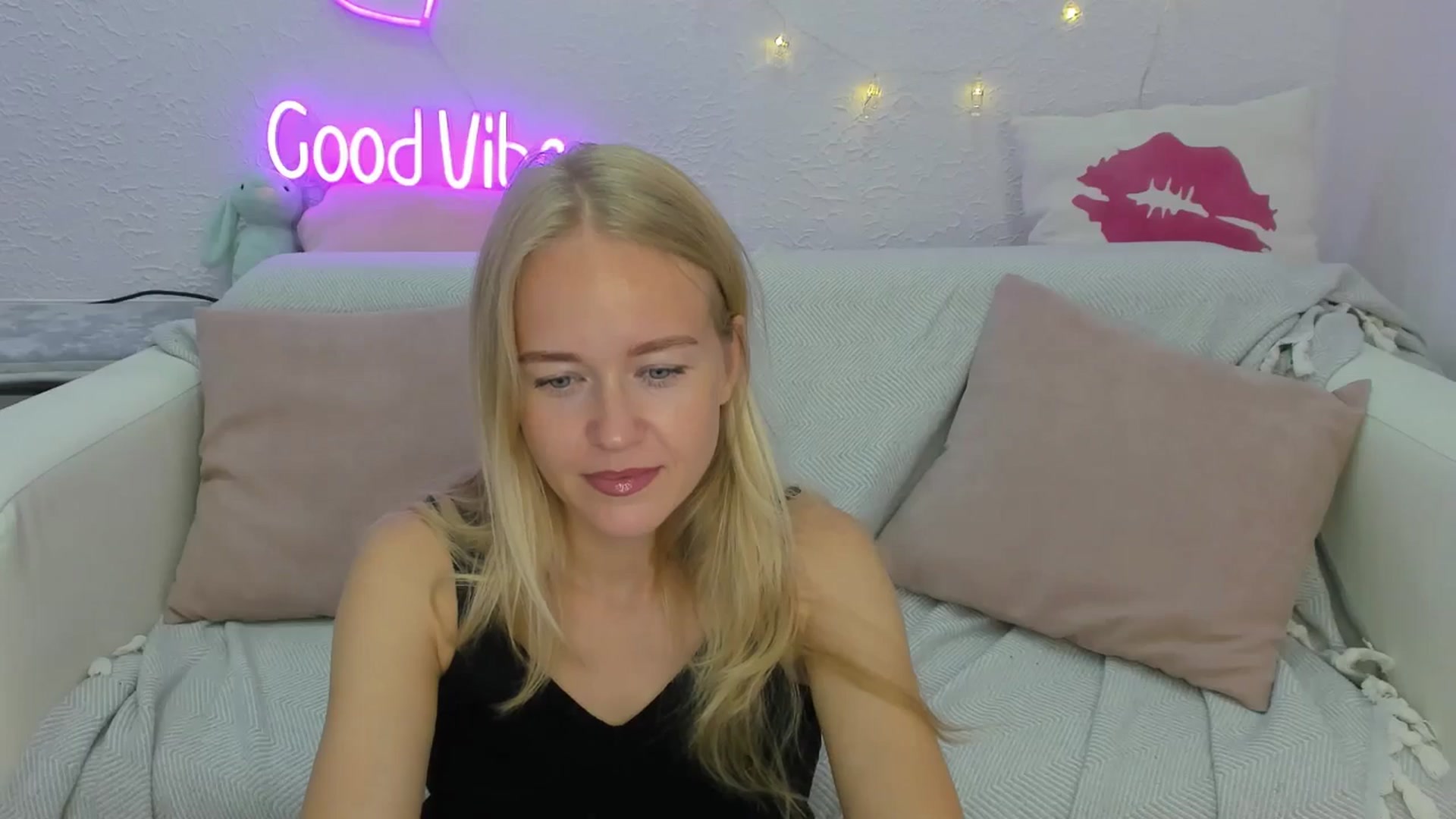 Gallery image thumbnail from Angel_Kristy's myfreecams stream on, 08/10/2024, 04:17 image 11 of 20