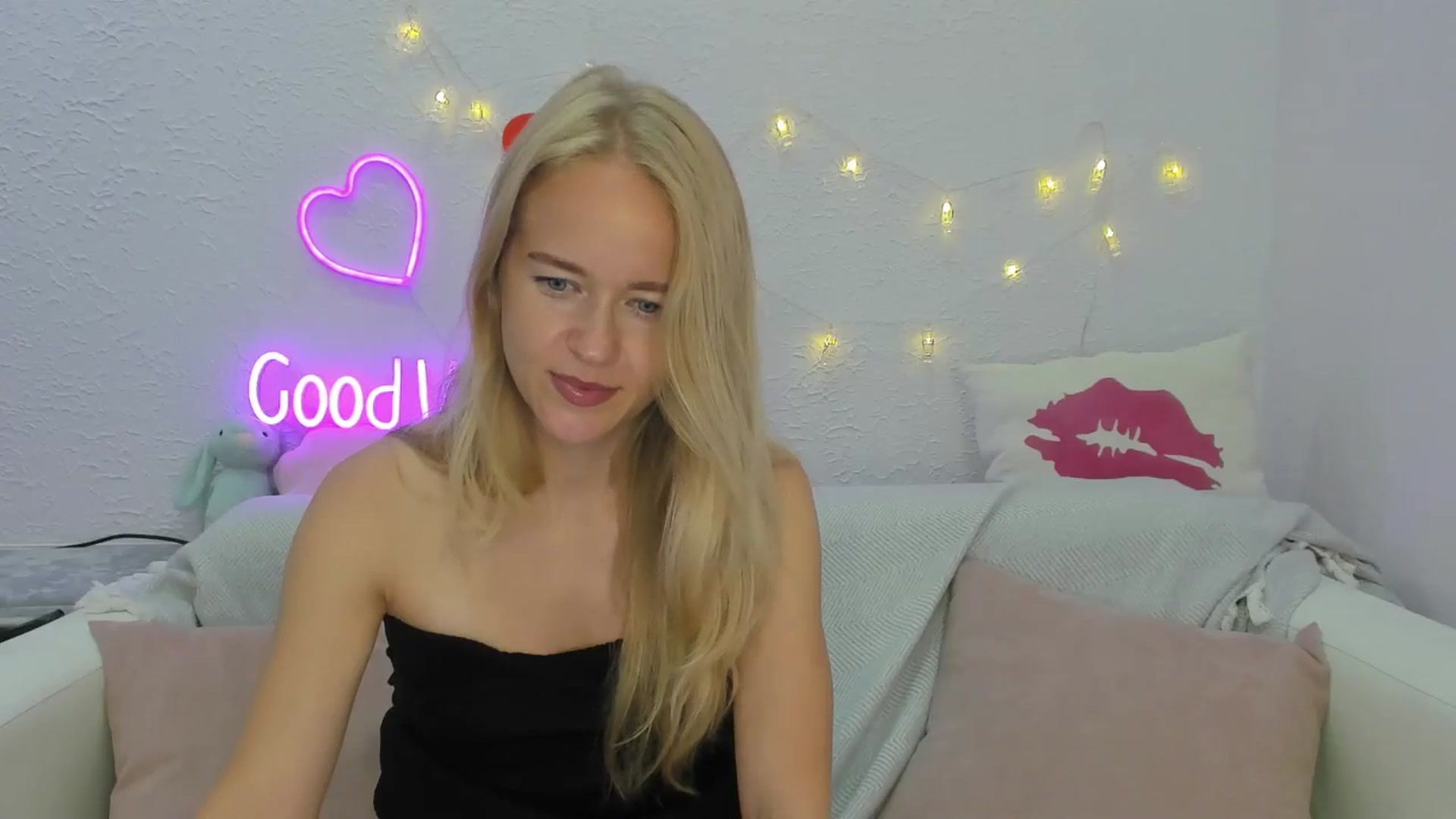 Gallery image thumbnail from Angel_Kristy's myfreecams stream on, 08/10/2024, 04:58 image 16 of 20