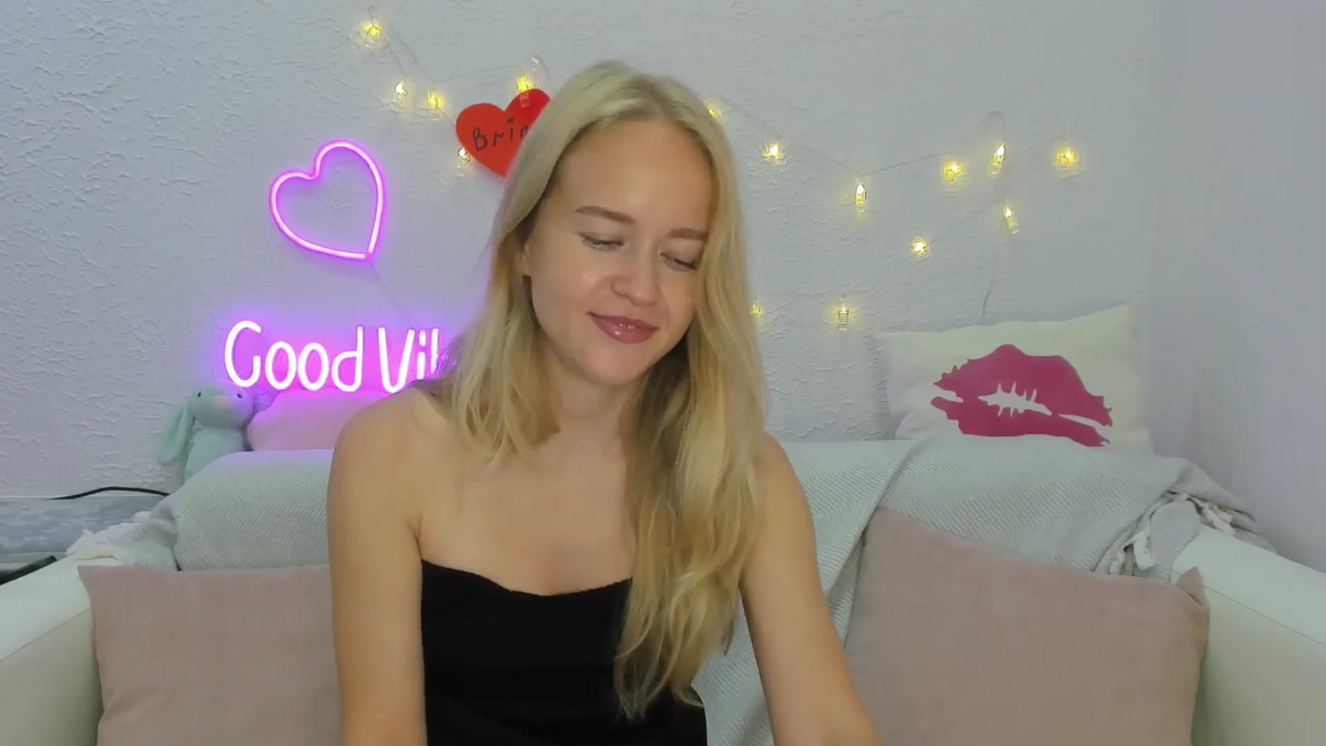 Gallery image thumbnail from Angel_Kristy's myfreecams stream on, 08/10/2024, 04:58 image 14 of 20