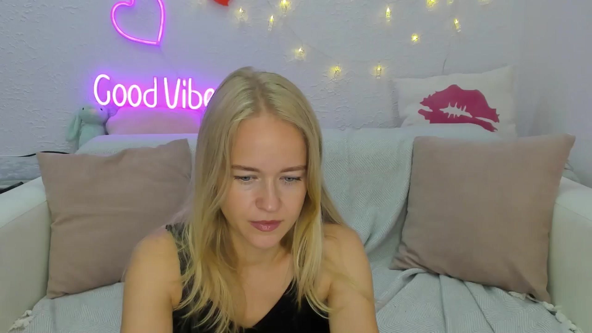 Gallery image thumbnail from Angel_Kristy's myfreecams stream on, 08/10/2024, 05:40 image 14 of 20