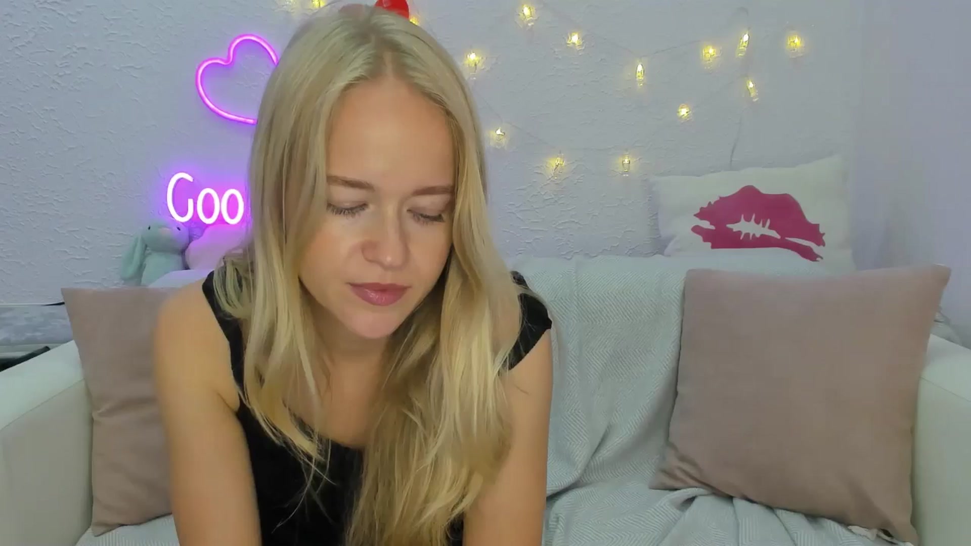 Gallery image thumbnail from Angel_Kristy's myfreecams stream on, 08/10/2024, 05:40 image 9 of 20
