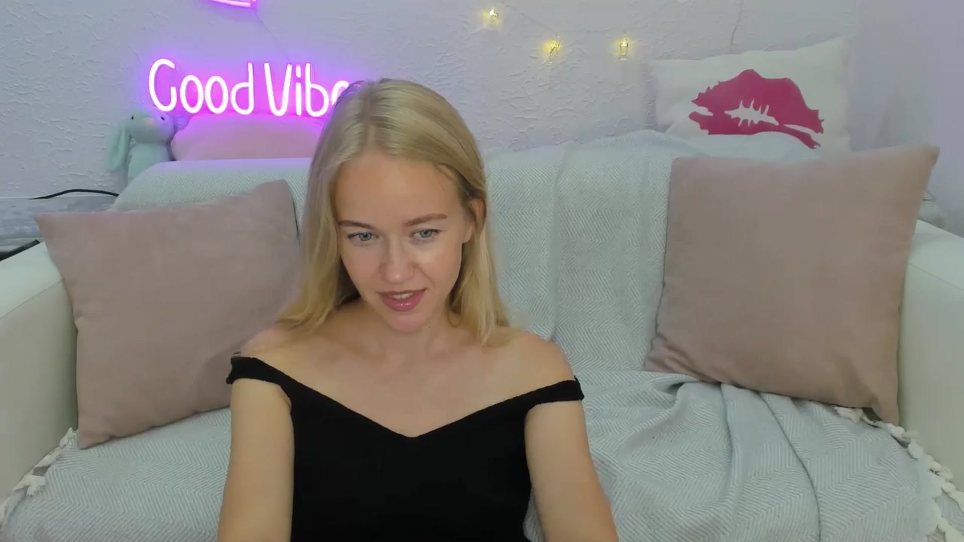 Gallery image thumbnail from Angel_Kristy's myfreecams stream on, 08/10/2024, 05:40 image 6 of 20