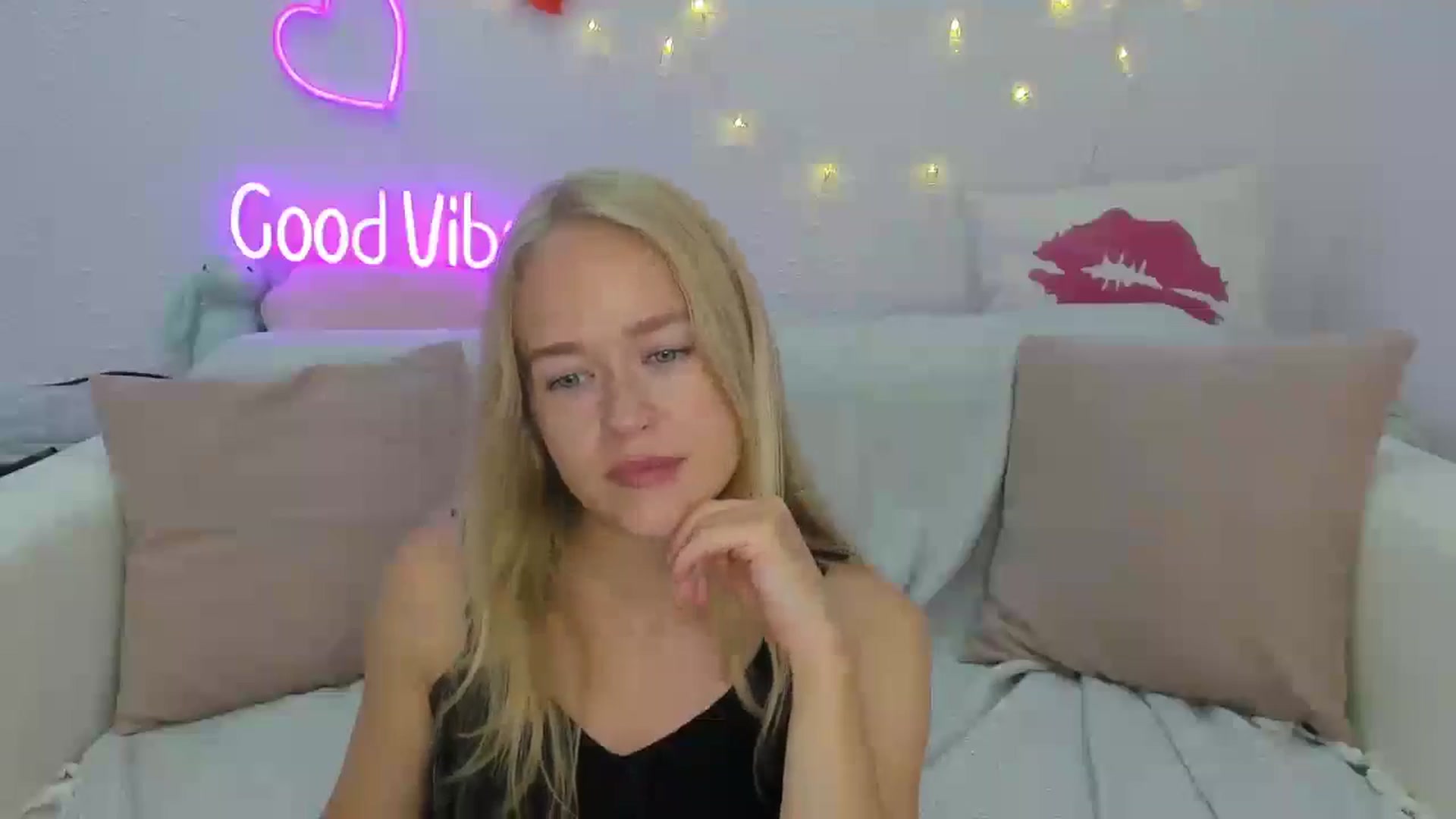 Gallery image thumbnail from Angel_Kristy's myfreecams stream on, 08/10/2024, 05:40 image 15 of 20