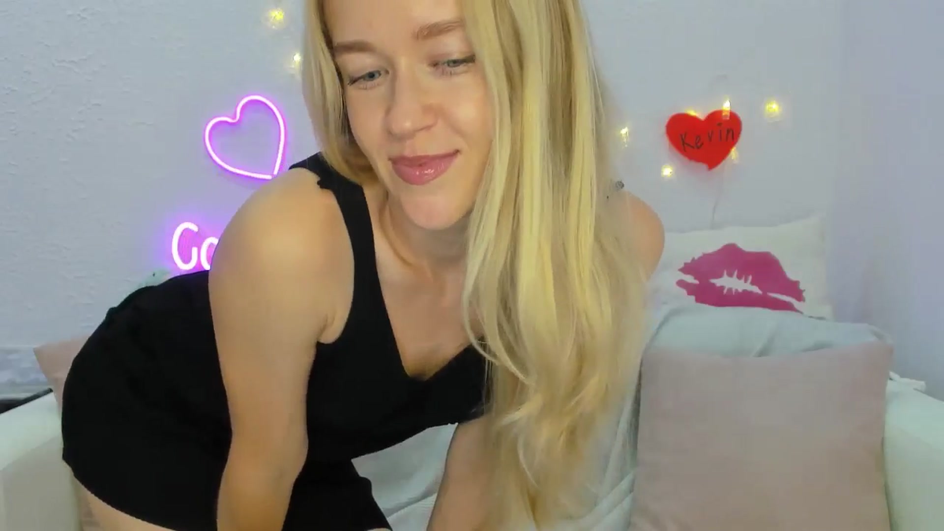 Gallery image thumbnail from Angel_Kristy's myfreecams stream on, 08/10/2024, 06:57 image 2 of 20