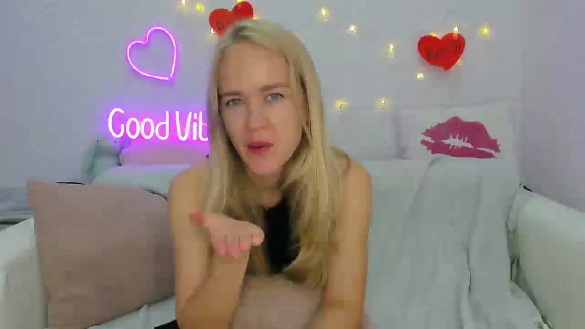 Gallery image thumbnail from Angel_Kristy's myfreecams stream on, 08/14/2024, 01:55 image 15 of 20