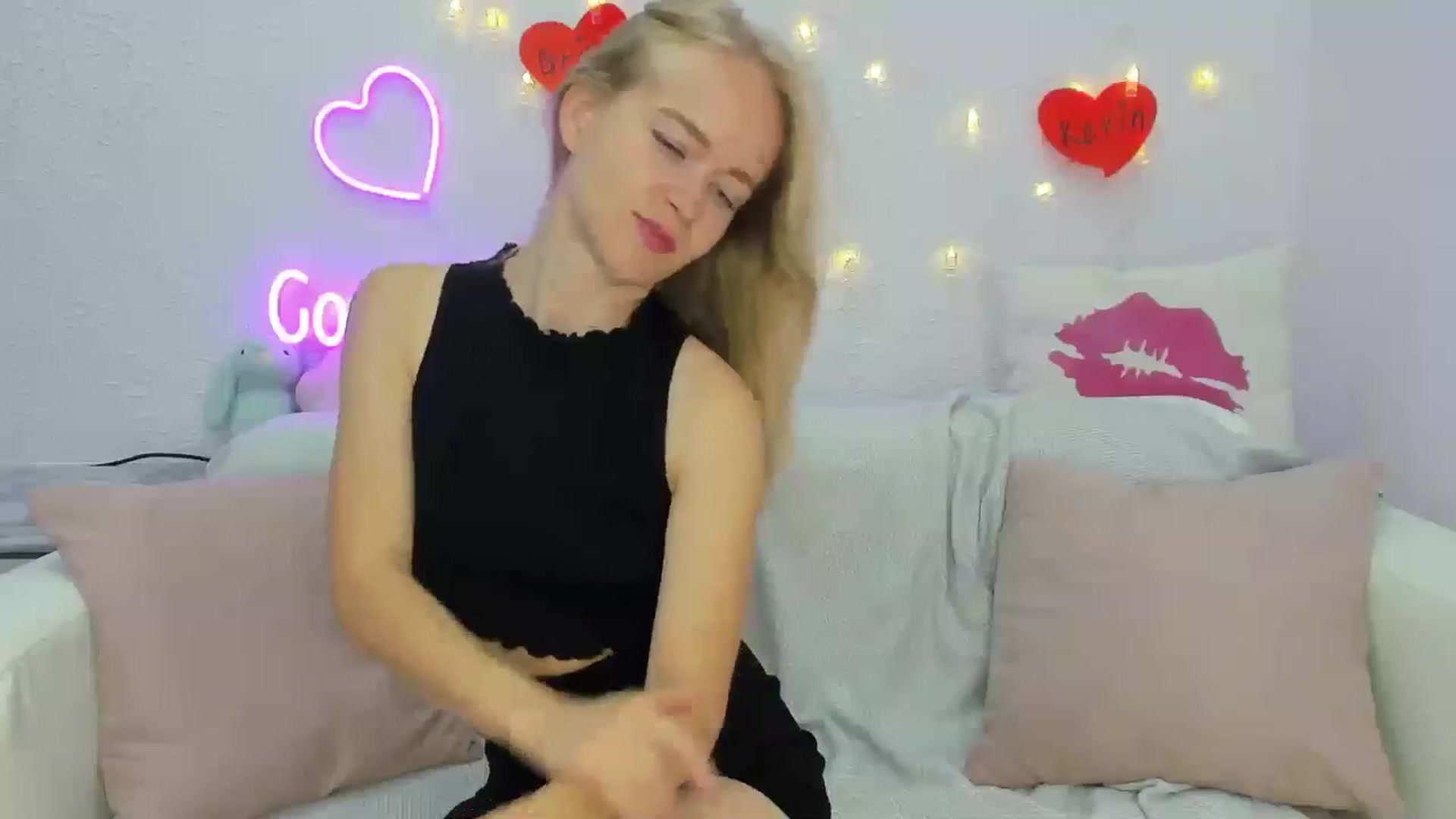 Gallery image thumbnail from Angel_Kristy's myfreecams stream on, 08/14/2024, 01:55 image 7 of 20