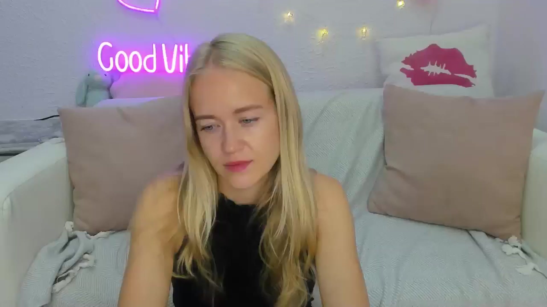Gallery image thumbnail from Angel_Kristy's myfreecams stream on, 08/14/2024, 02:57 image 18 of 20