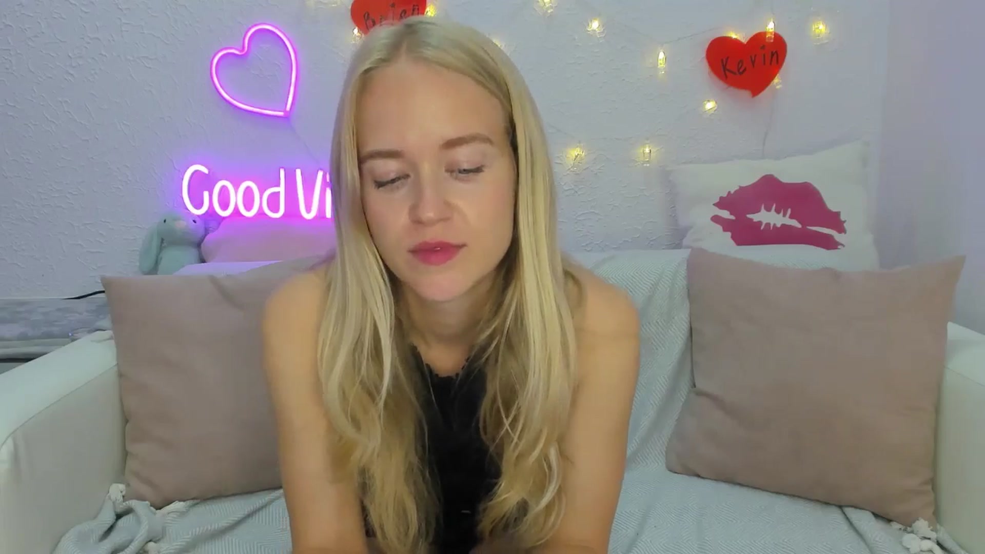 Gallery image thumbnail from Angel_Kristy's myfreecams stream on, 08/14/2024, 02:57 image 16 of 20