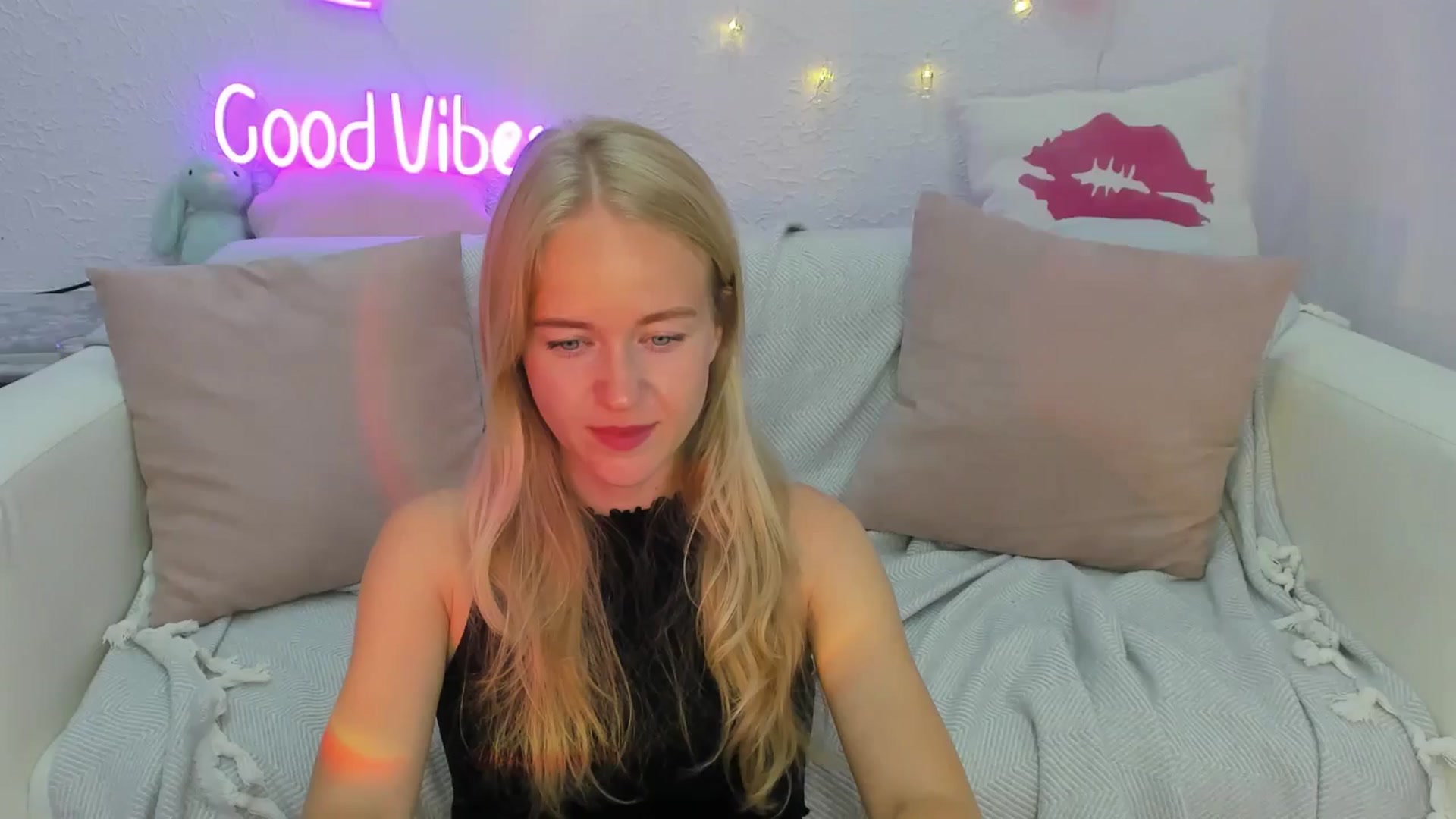 Gallery image thumbnail from Angel_Kristy's myfreecams stream on, 08/14/2024, 04:27 image 20 of 20
