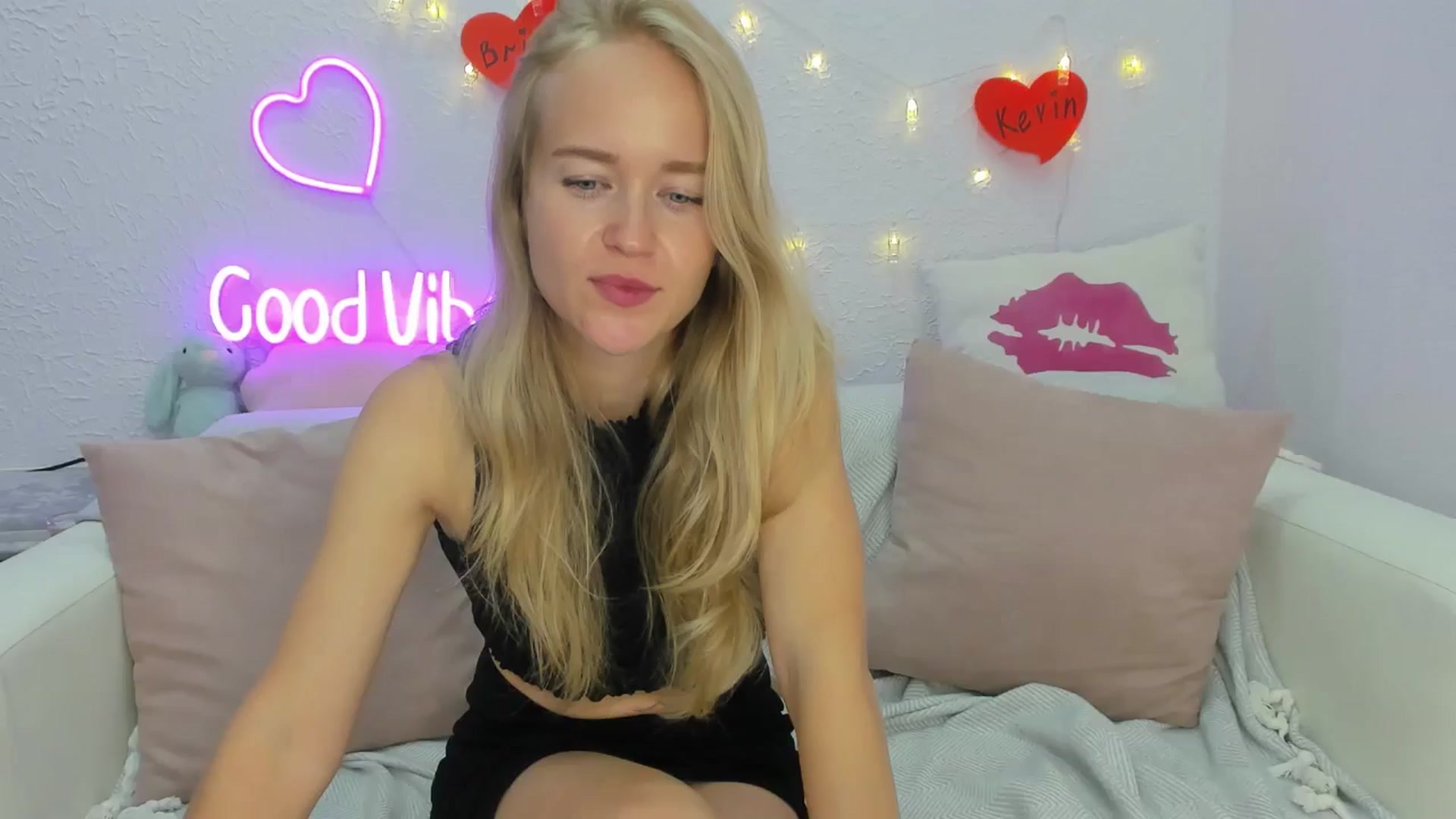 Gallery image thumbnail from Angel_Kristy's myfreecams stream on, 08/14/2024, 04:27 image 4 of 20