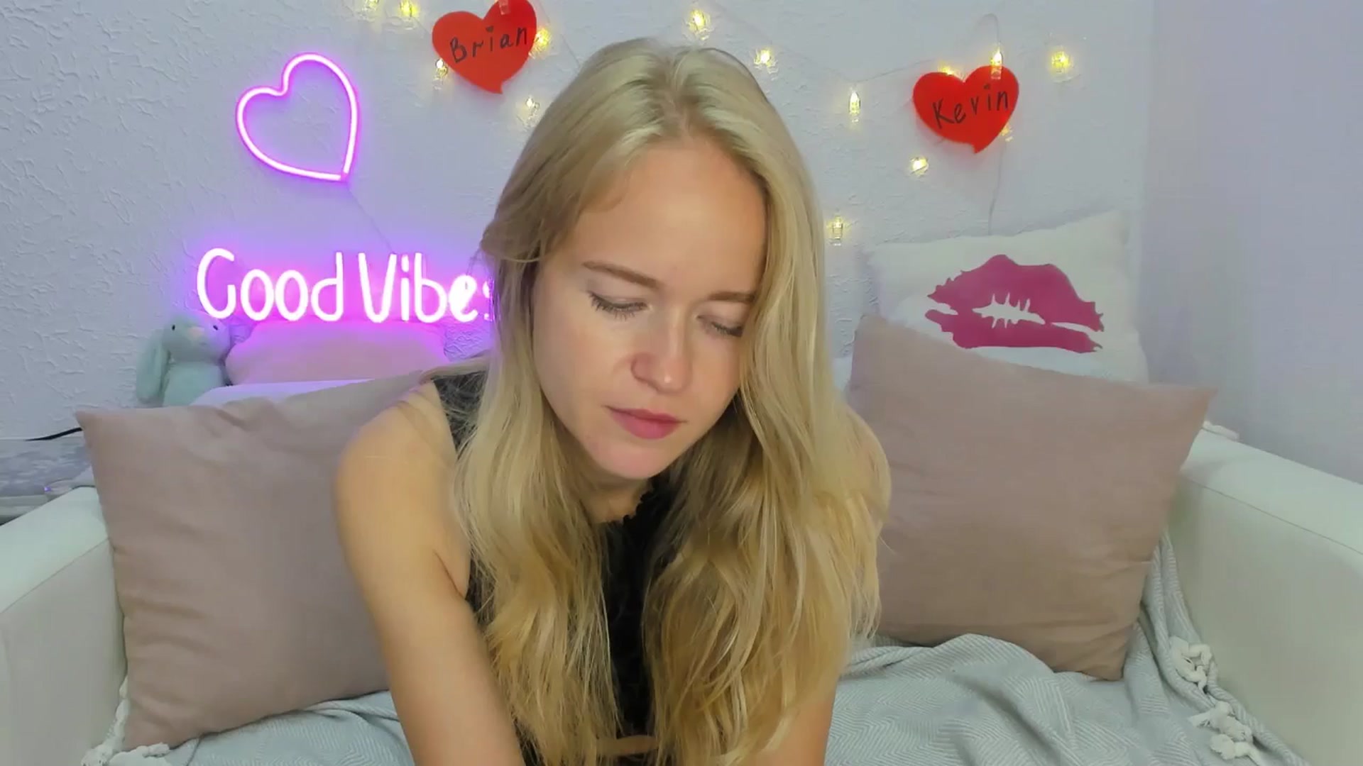Gallery image thumbnail from Angel_Kristy's myfreecams stream on, 08/14/2024, 04:27 image 1 of 20
