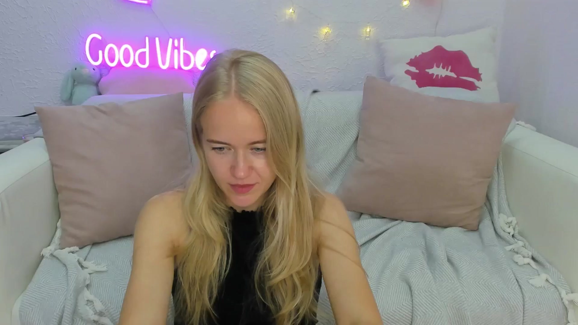 Gallery image thumbnail from Angel_Kristy's myfreecams stream on, 08/14/2024, 04:27 image 18 of 20