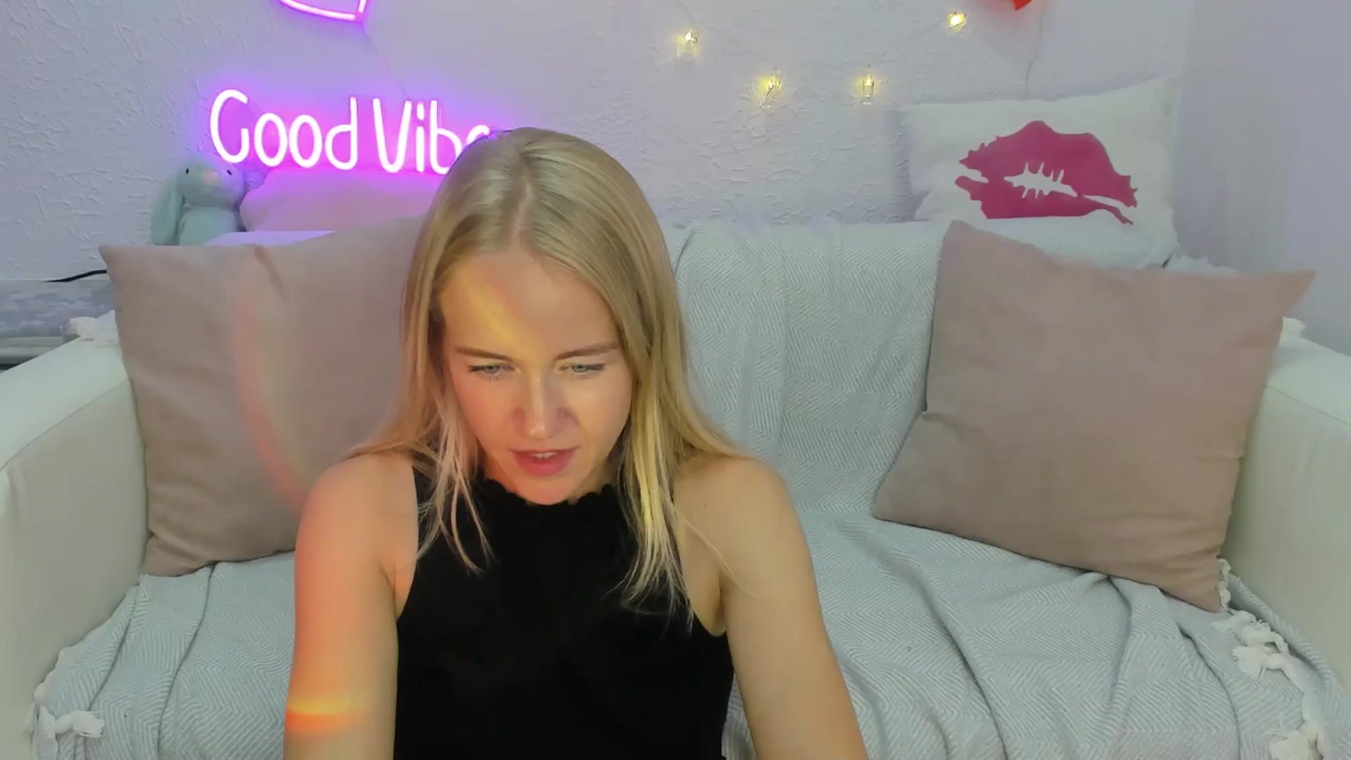 Gallery image thumbnail from Angel_Kristy's myfreecams stream on, 08/14/2024, 05:08 image 16 of 20