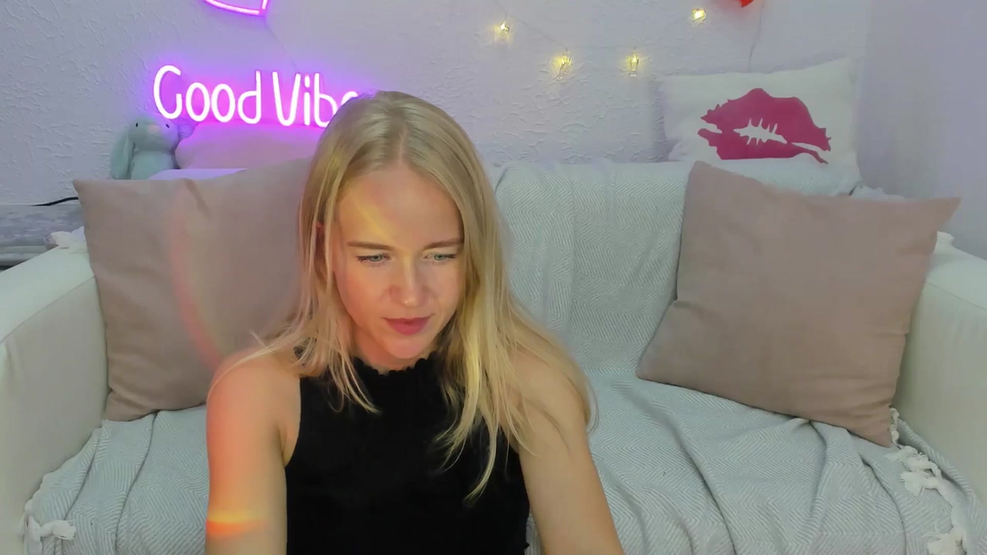 Gallery image thumbnail from Angel_Kristy's myfreecams stream on, 08/14/2024, 05:08 image 17 of 20