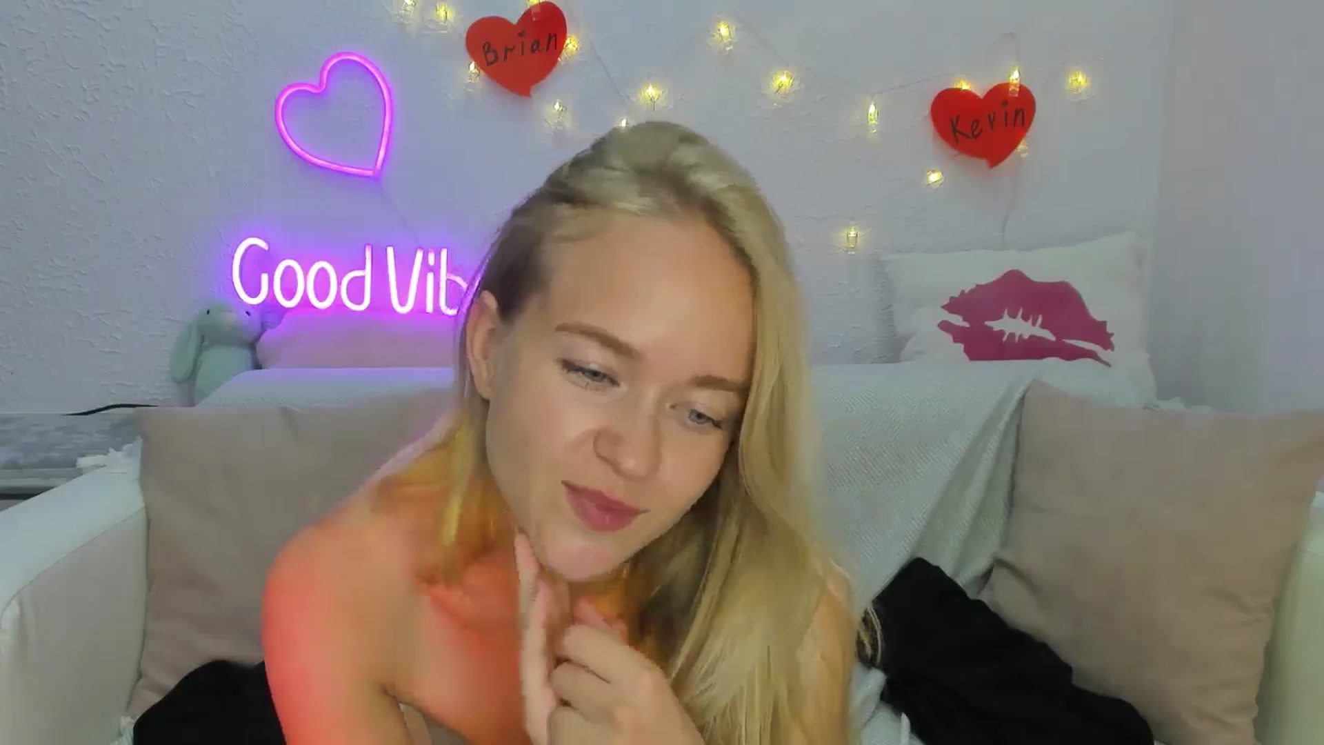 Gallery image thumbnail from Angel_Kristy's myfreecams stream on, 08/14/2024, 05:48 image 16 of 20