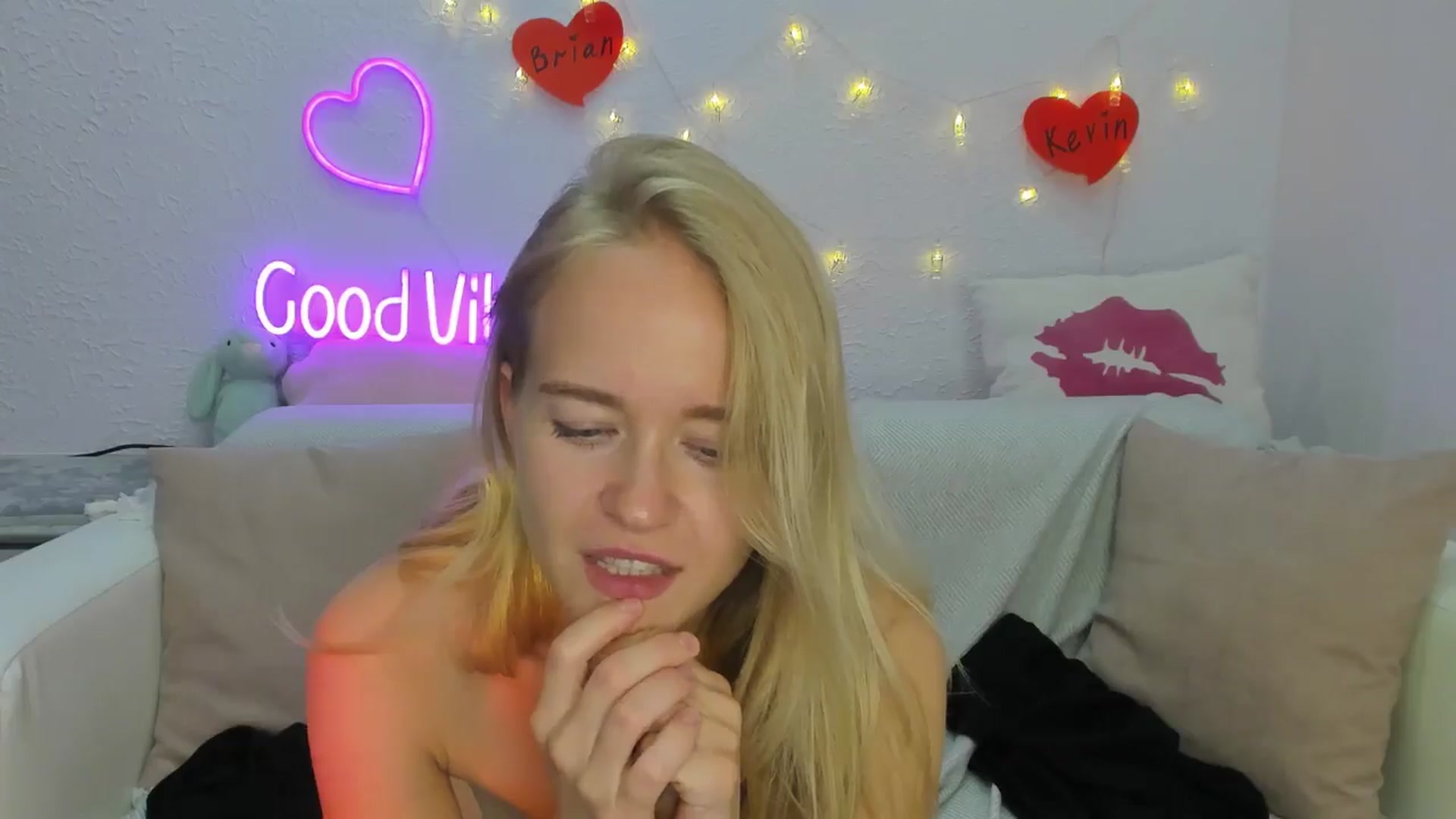 Gallery image thumbnail from Angel_Kristy's myfreecams stream on, 08/14/2024, 05:48 image 17 of 20