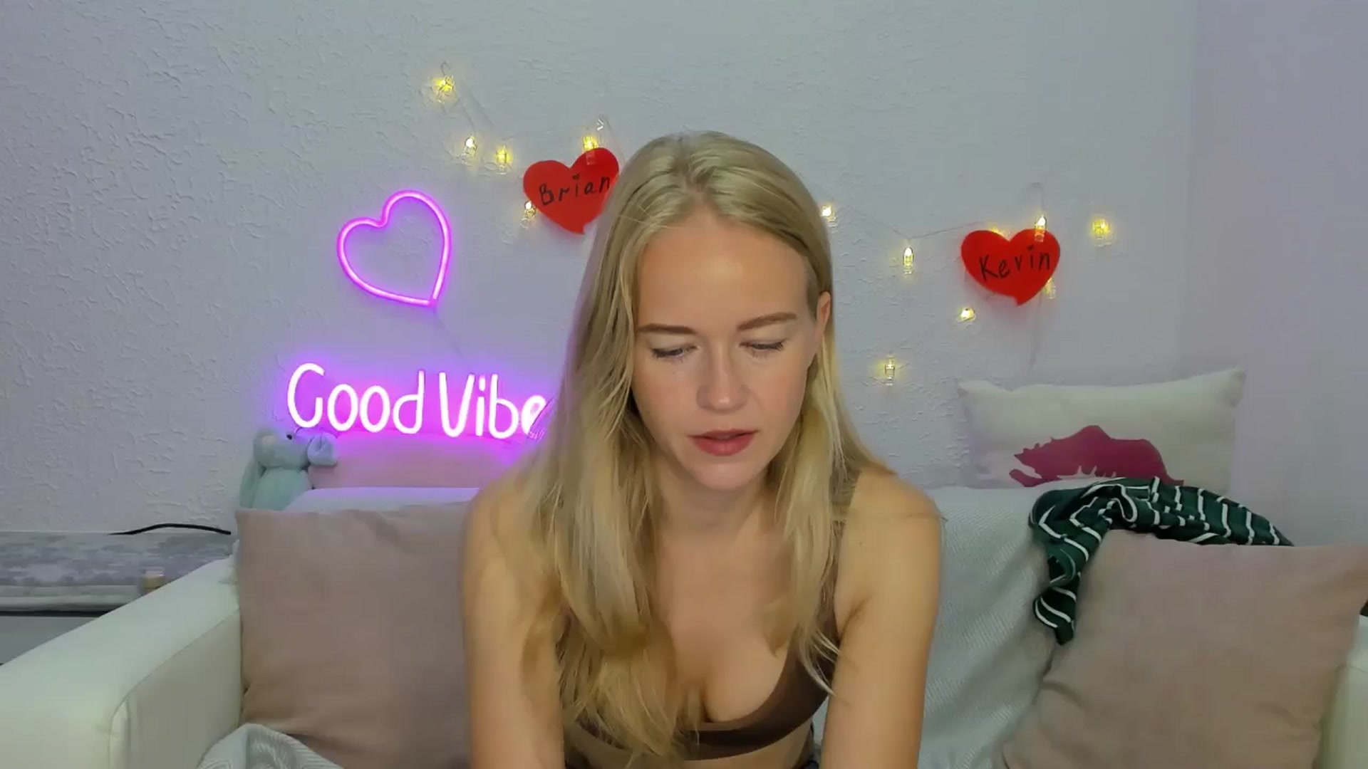 Gallery image thumbnail from Angel_Kristy's myfreecams stream on, 08/15/2024, 01:31 image 9 of 20