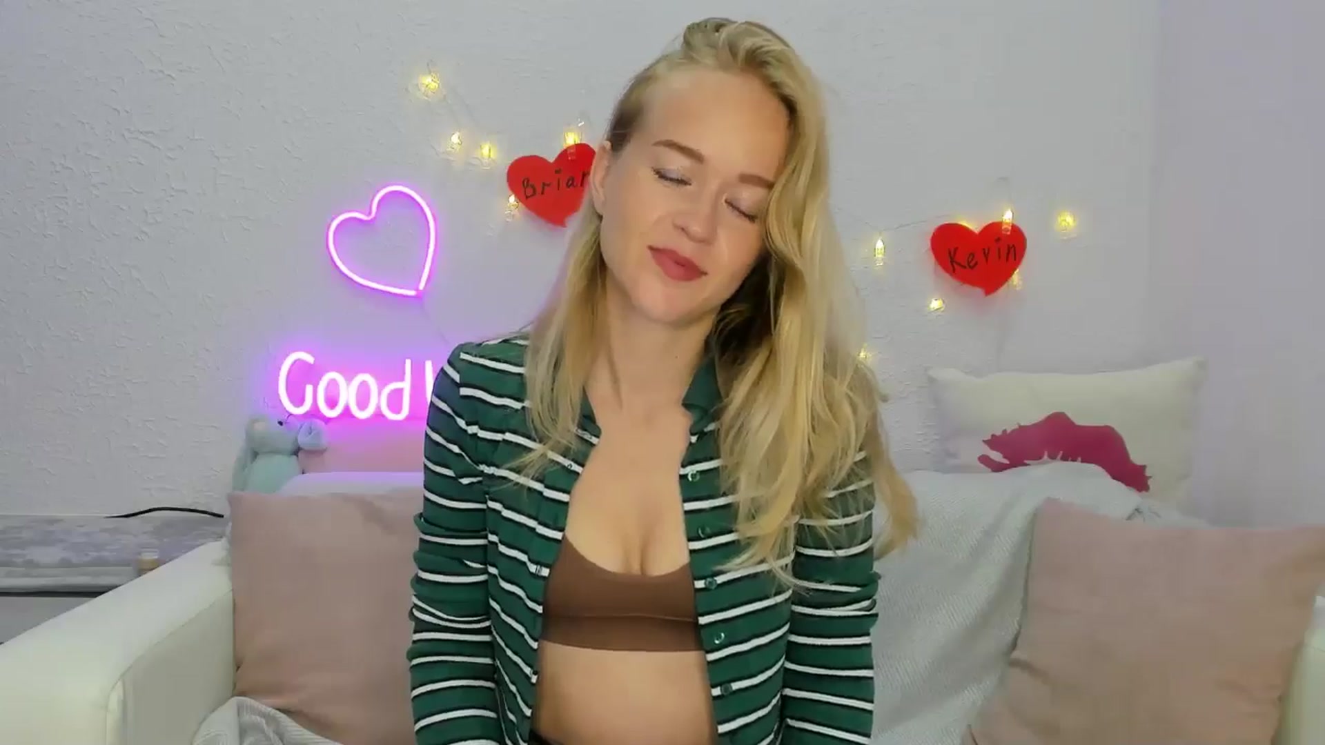 Gallery image thumbnail from Angel_Kristy's myfreecams stream on, 08/15/2024, 01:31 image 3 of 20