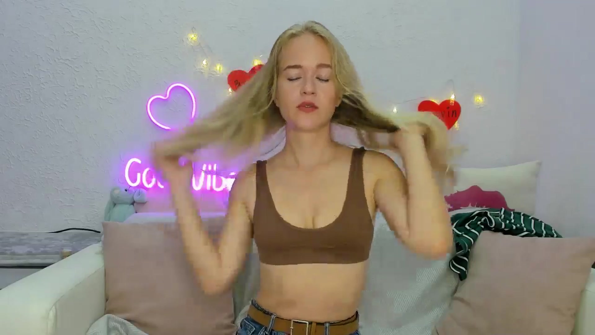 Gallery image thumbnail from Angel_Kristy's myfreecams stream on, 08/15/2024, 01:31 image 6 of 20