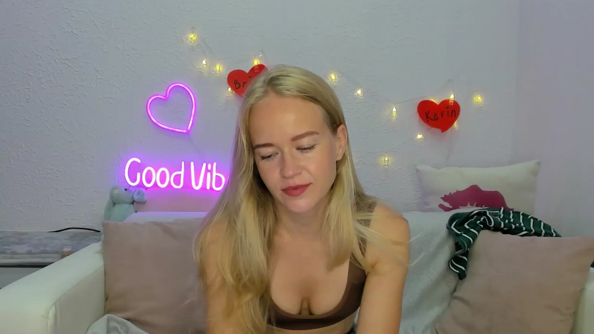 Gallery image thumbnail from Angel_Kristy's myfreecams stream on, 08/15/2024, 01:31 image 7 of 20