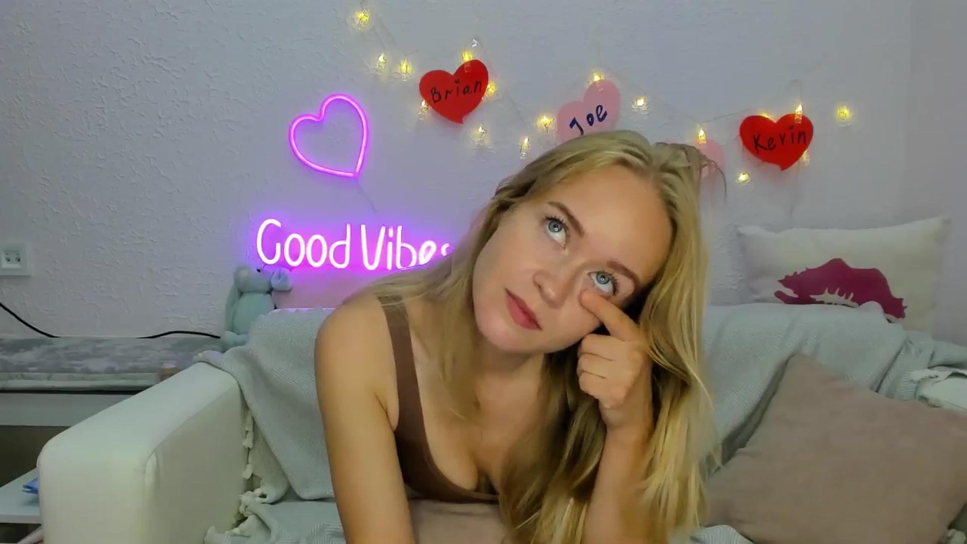 Gallery image thumbnail from Angel_Kristy's myfreecams stream on, 08/15/2024, 02:57 image 20 of 20