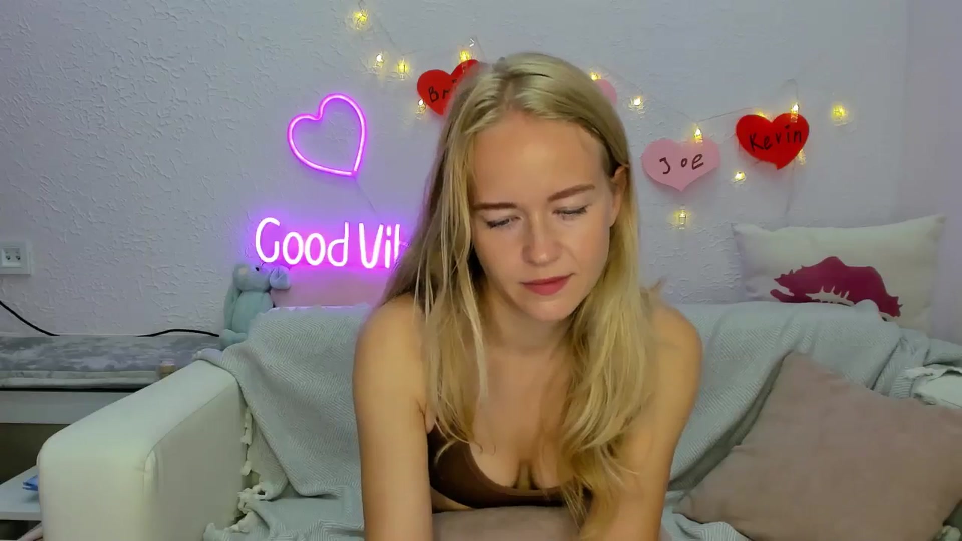 Gallery image thumbnail from Angel_Kristy's myfreecams stream on, 08/15/2024, 02:57 image 17 of 20
