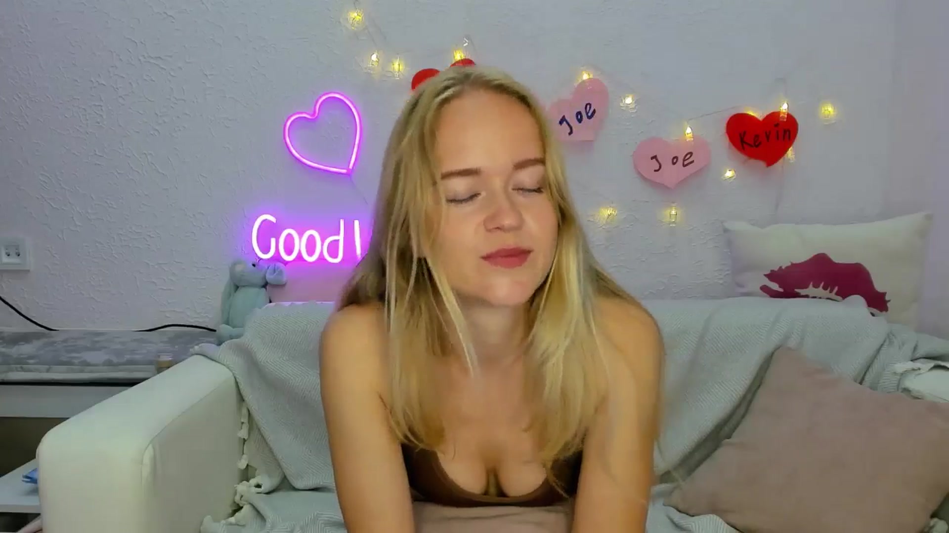 Gallery image thumbnail from Angel_Kristy's myfreecams stream on, 08/15/2024, 02:57 image 19 of 20