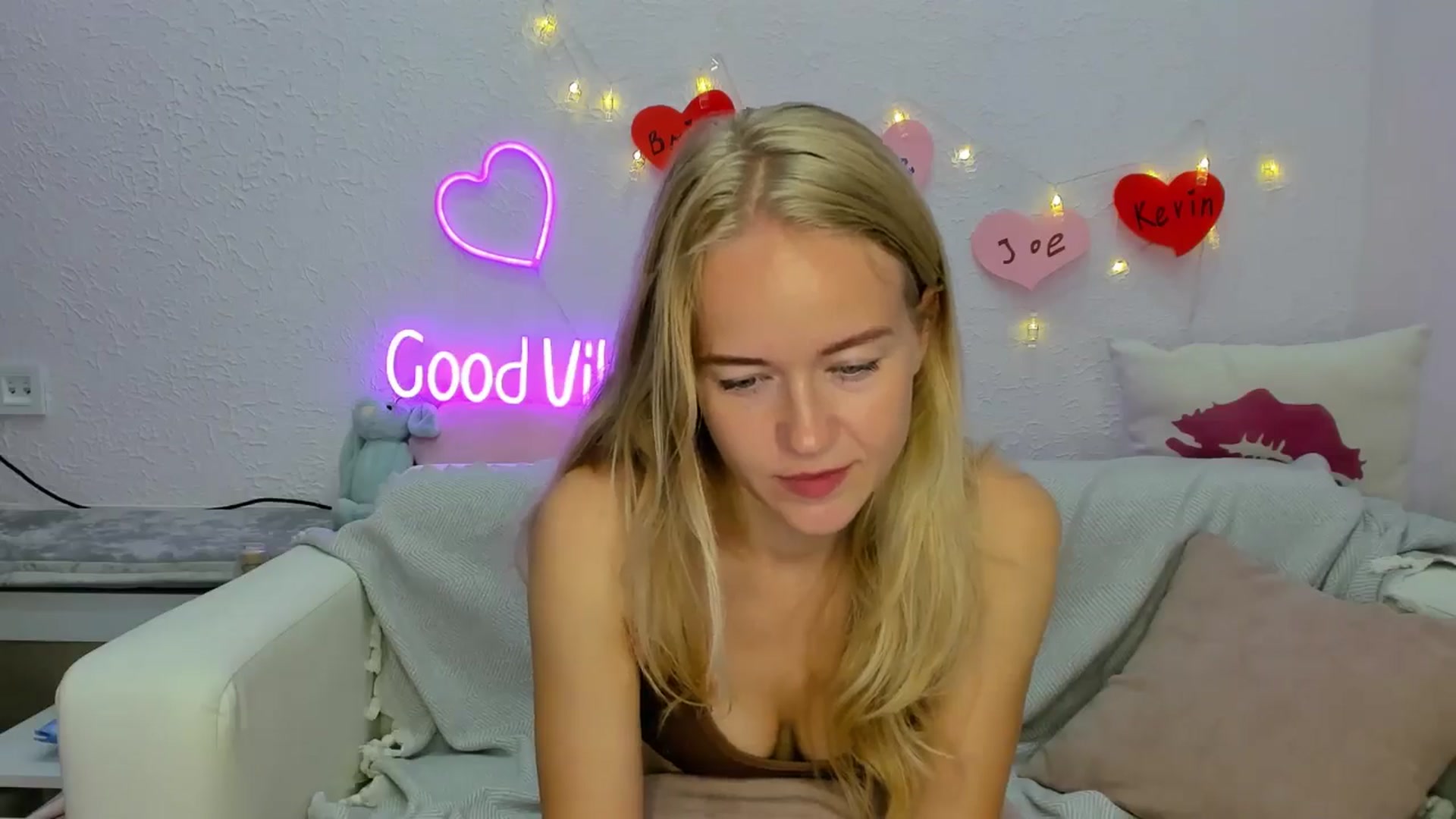 Gallery image thumbnail from Angel_Kristy's myfreecams stream on, 08/15/2024, 02:57 image 18 of 20