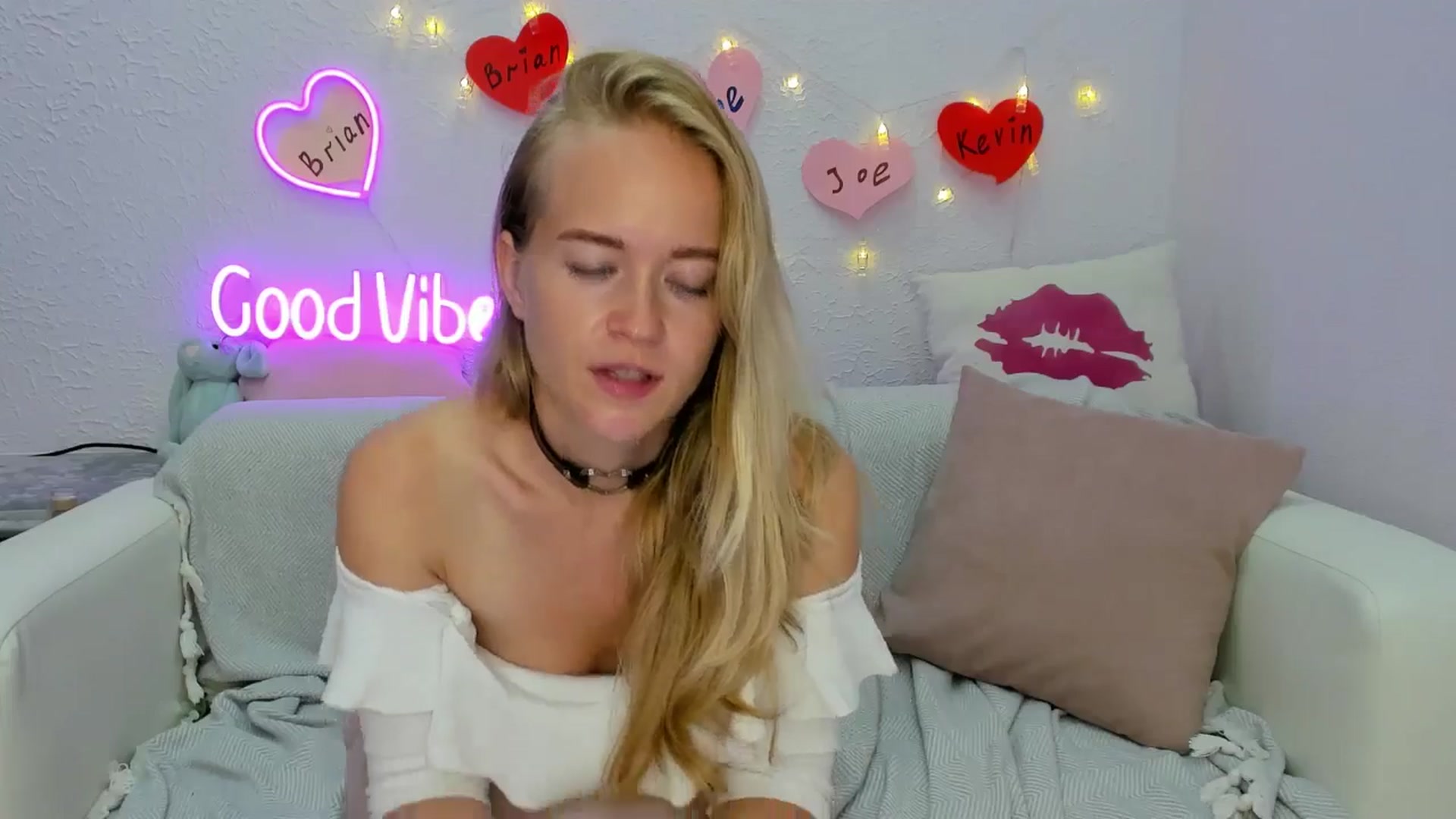 Gallery image thumbnail from Angel_Kristy's myfreecams stream on, 08/15/2024, 07:06 image 12 of 20