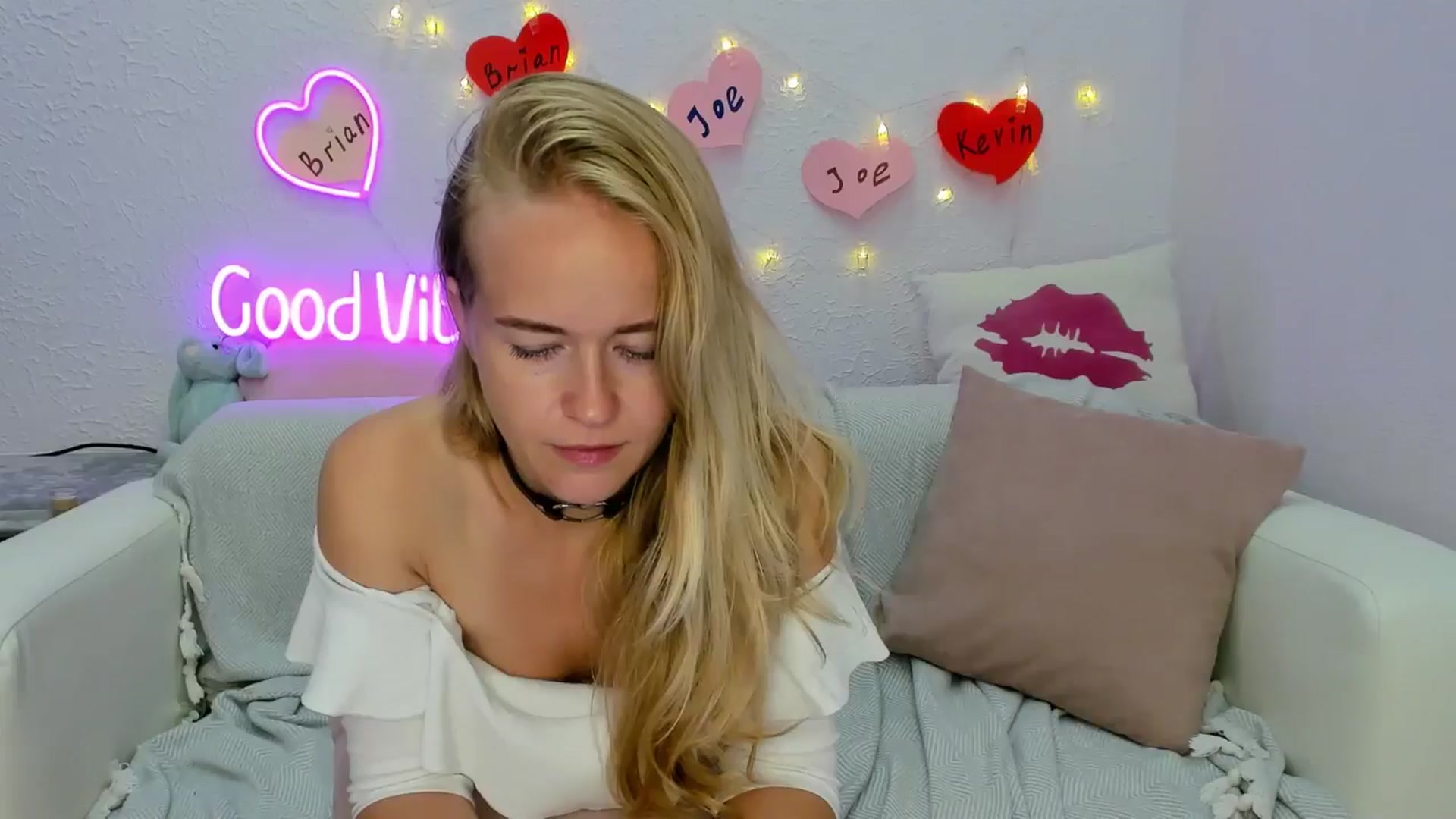 Gallery image thumbnail from Angel_Kristy's myfreecams stream on, 08/15/2024, 07:06 image 8 of 20
