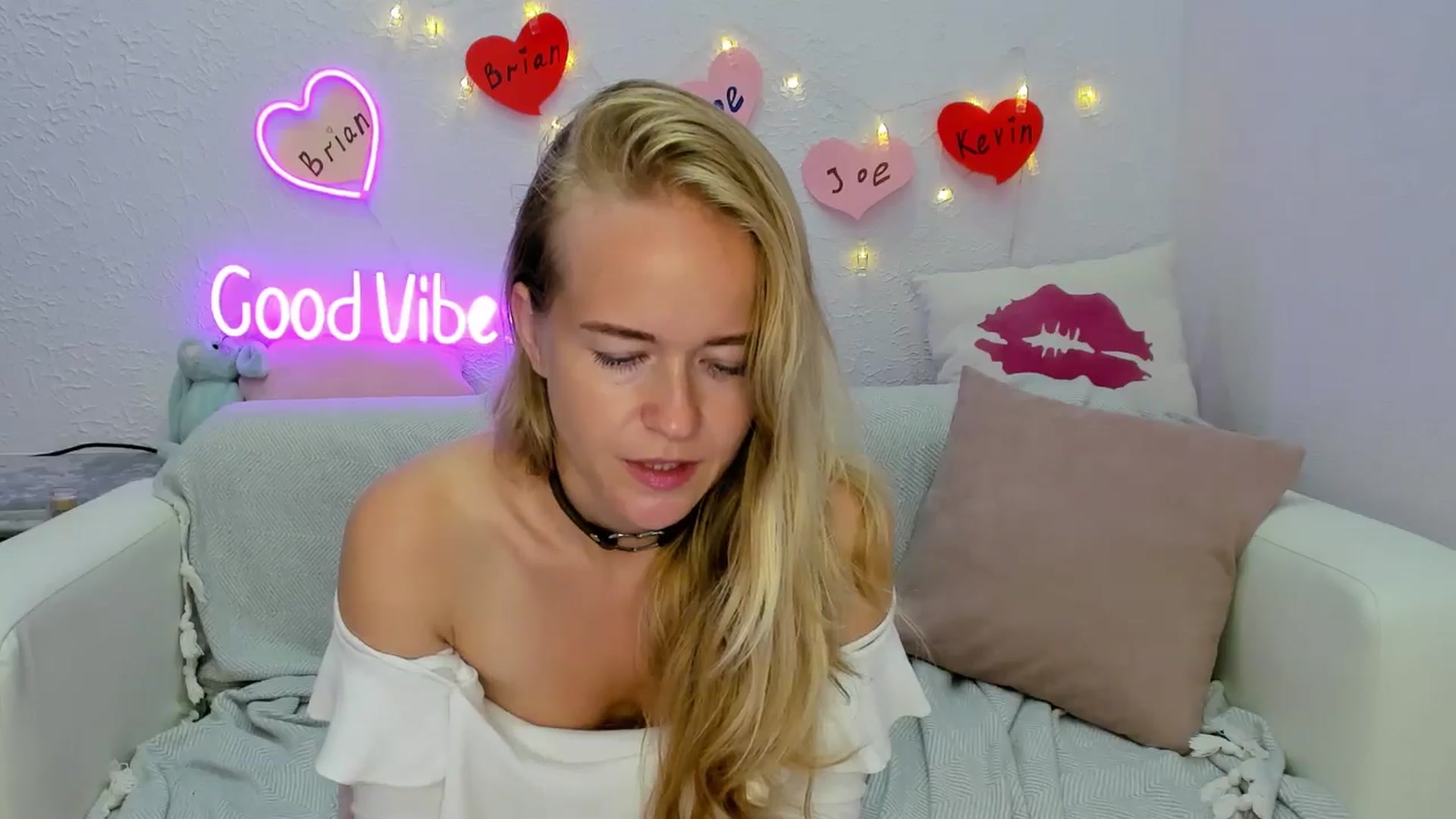 Gallery image thumbnail from Angel_Kristy's myfreecams stream on, 08/15/2024, 07:06 image 10 of 20