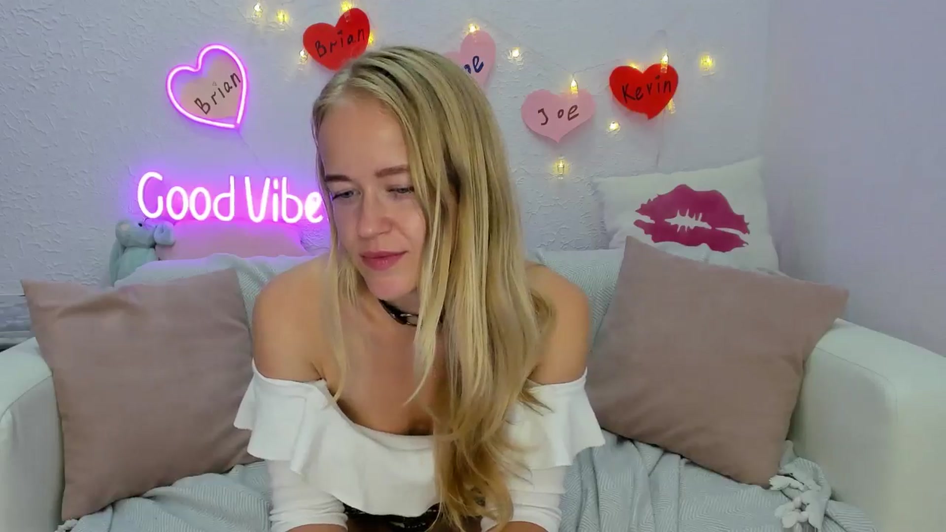 Gallery image thumbnail from Angel_Kristy's myfreecams stream on, 08/15/2024, 07:06 image 3 of 20