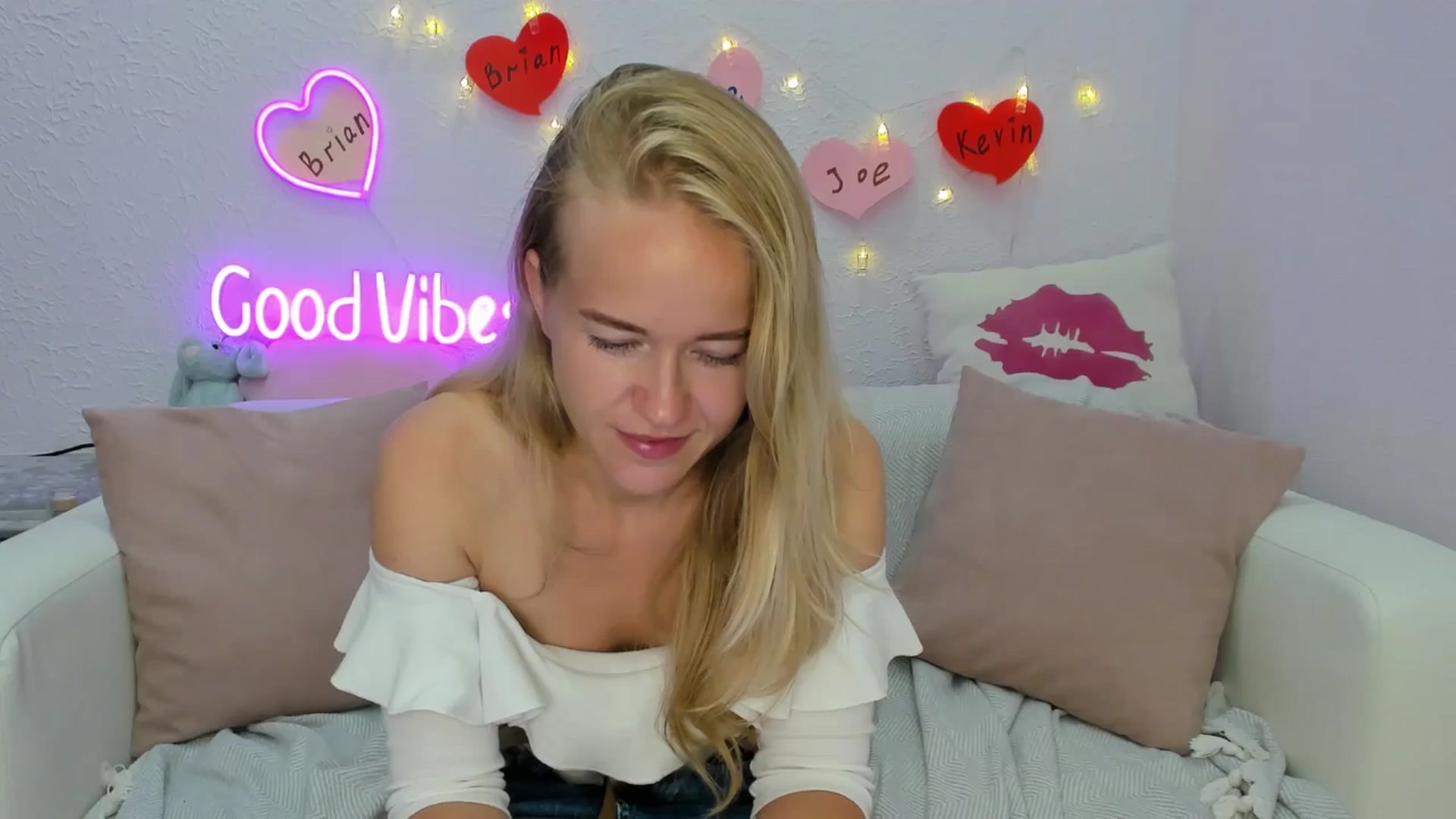 Gallery image thumbnail from Angel_Kristy's myfreecams stream on, 08/15/2024, 07:06 image 15 of 20