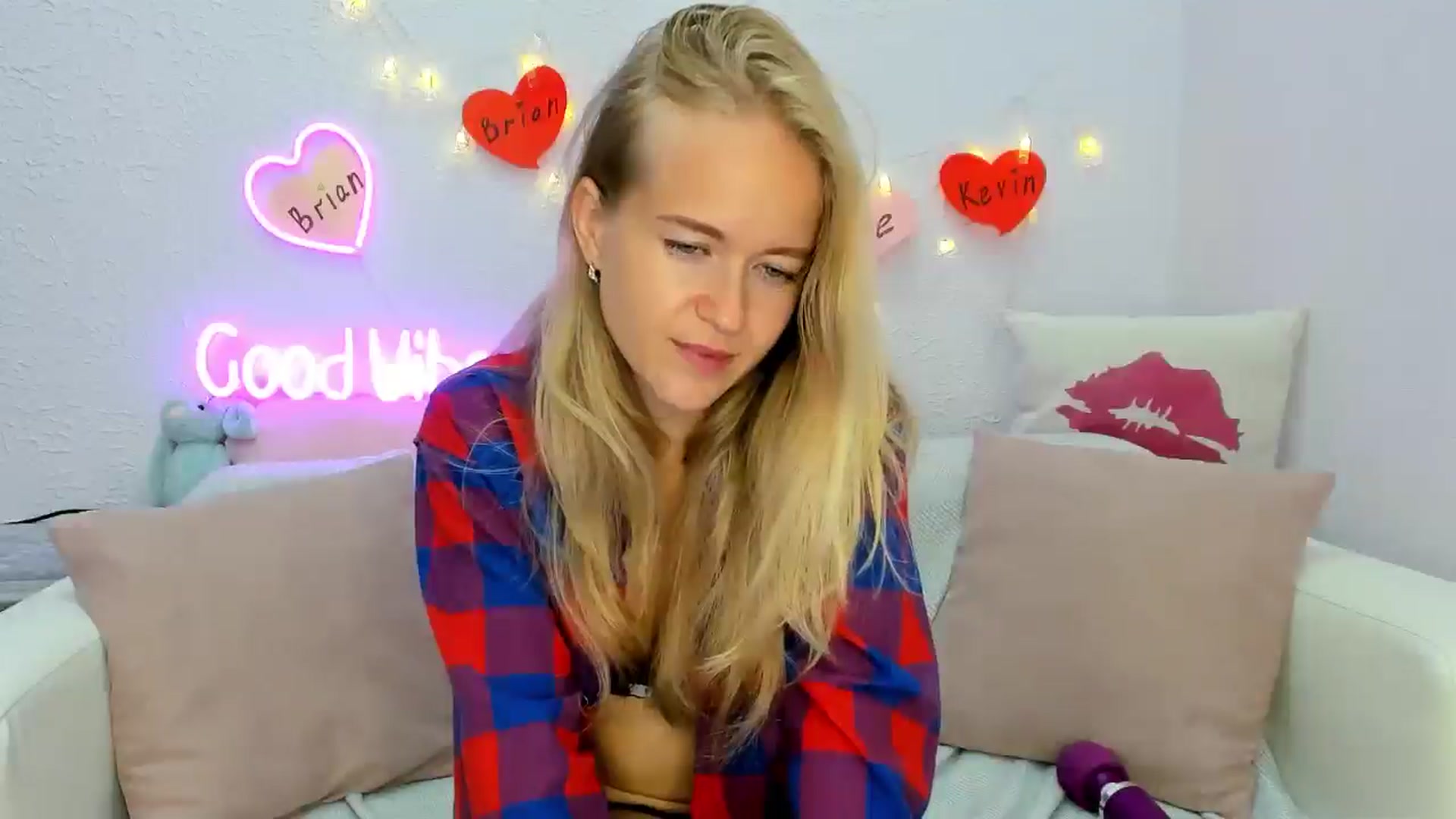Gallery image thumbnail from Angel_Kristy's myfreecams stream on, 08/19/2024, 03:20 image 12 of 20