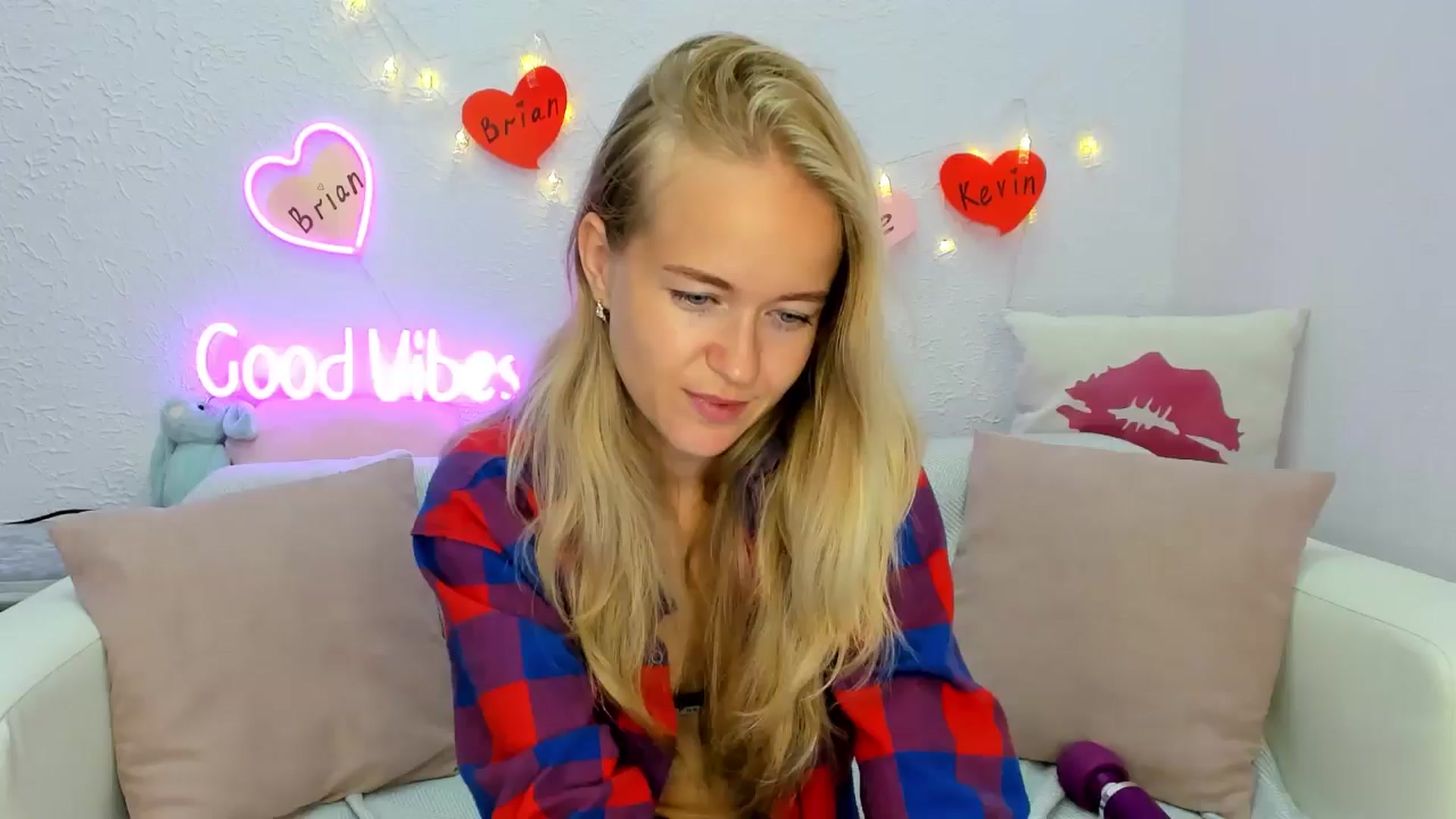 Gallery image thumbnail from Angel_Kristy's myfreecams stream on, 08/19/2024, 03:20 image 17 of 20