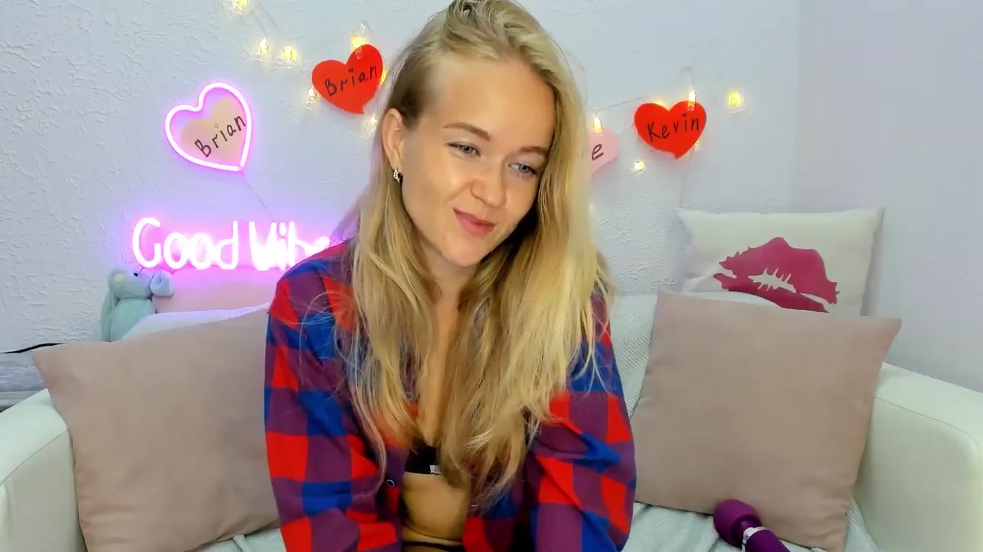 Gallery image thumbnail from Angel_Kristy's myfreecams stream on, 08/19/2024, 03:20 image 10 of 20