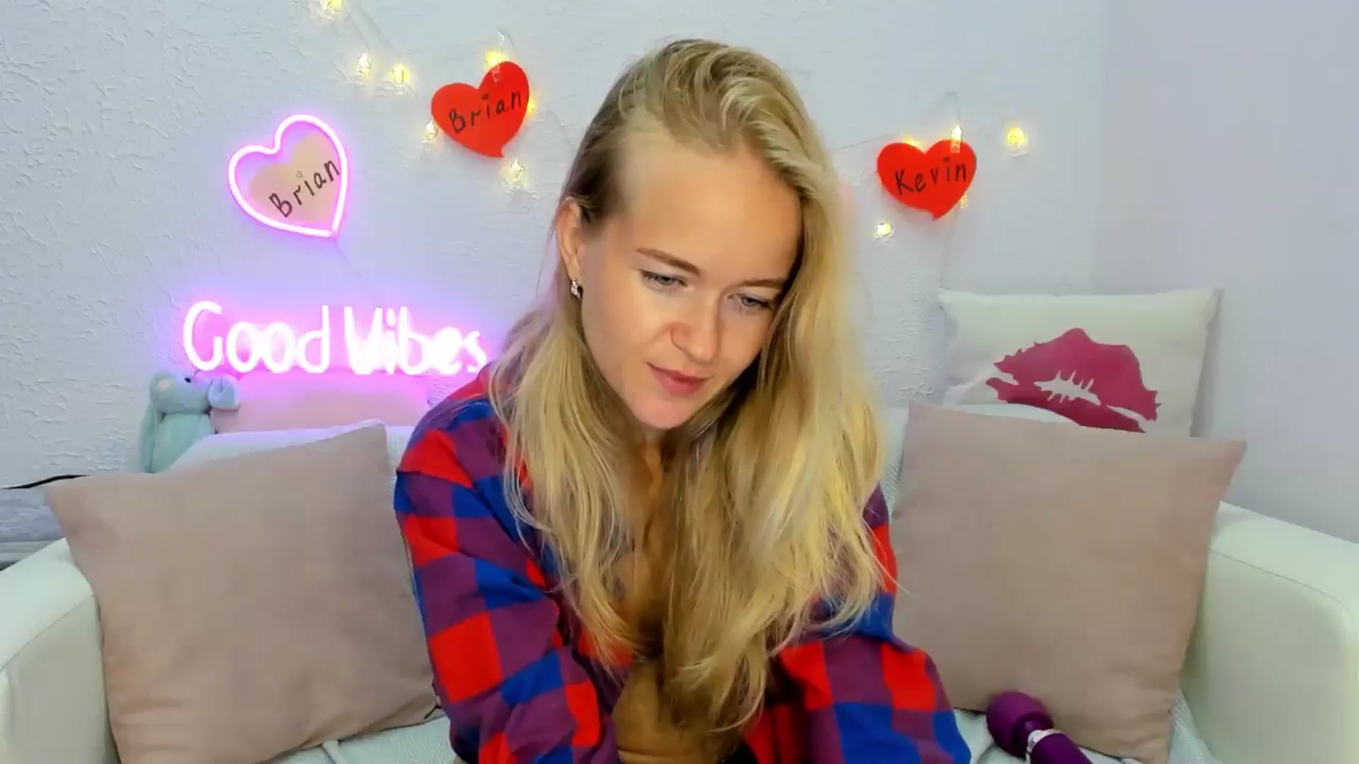 Gallery image thumbnail from Angel_Kristy's myfreecams stream on, 08/19/2024, 03:20 image 15 of 20