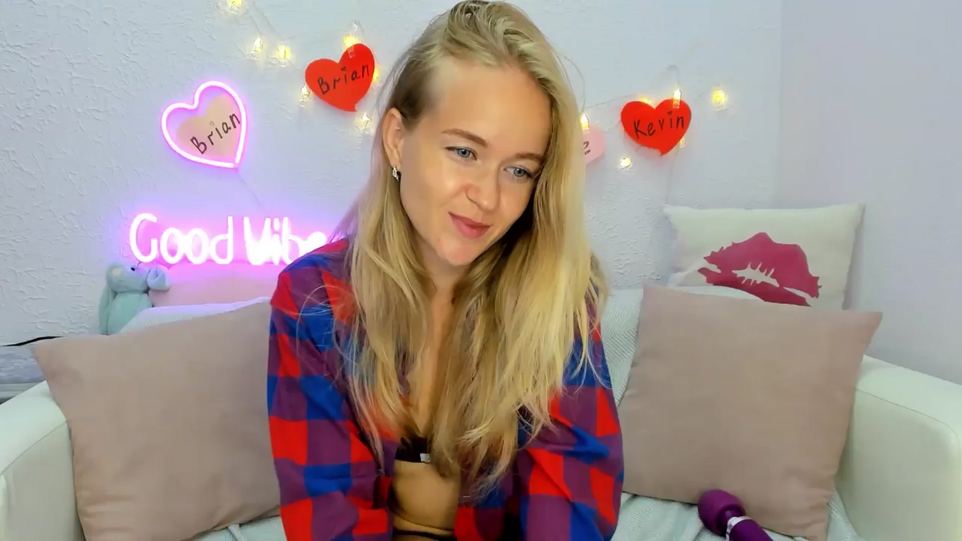 Gallery image thumbnail from Angel_Kristy's myfreecams stream on, 08/19/2024, 03:20 image 11 of 20