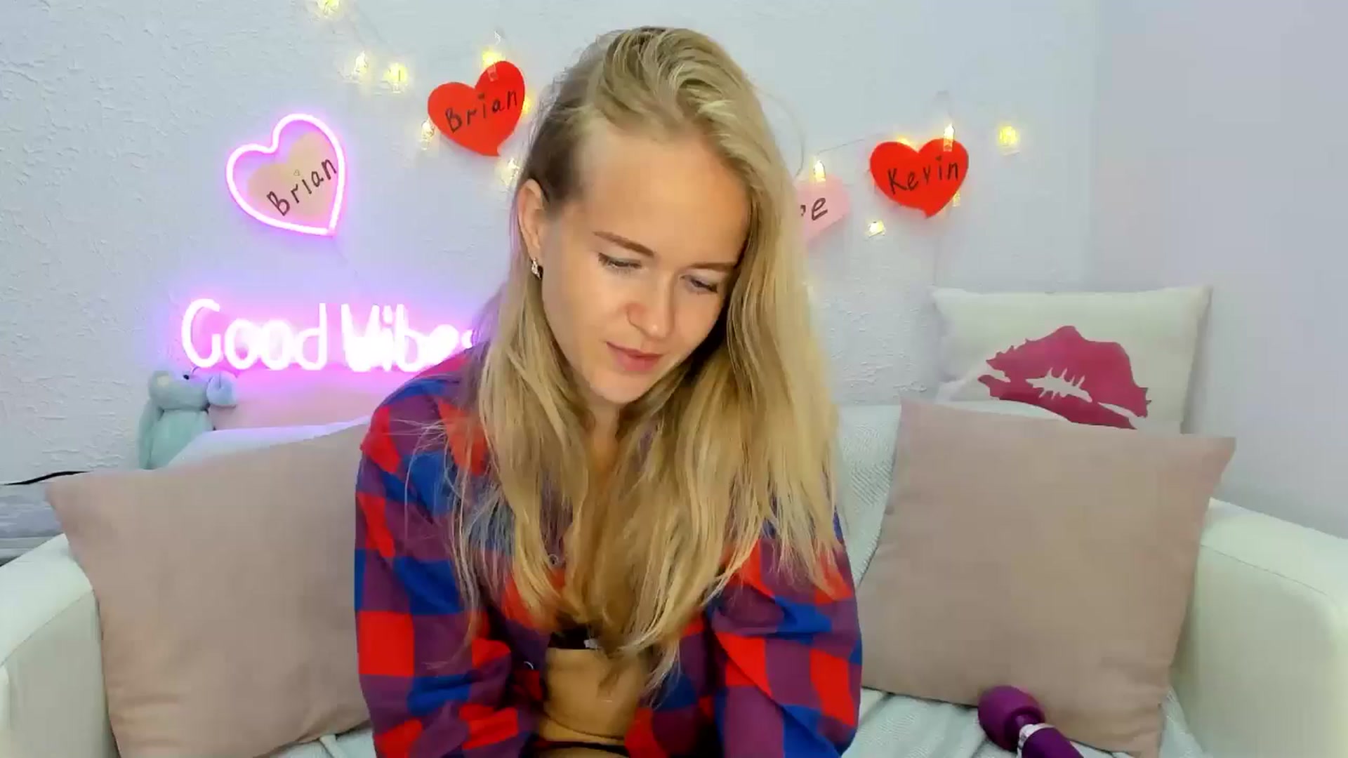 Gallery image thumbnail from Angel_Kristy's myfreecams stream on, 08/19/2024, 03:20 image 8 of 20