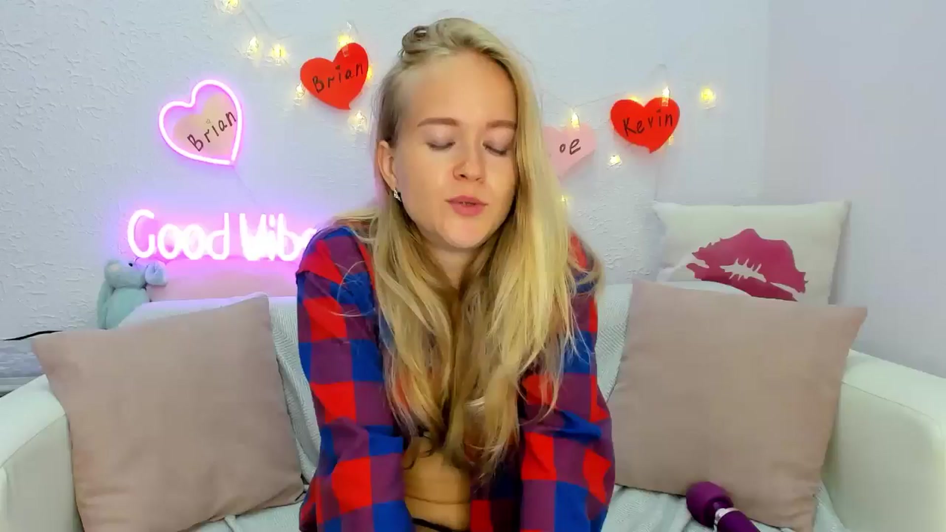 Gallery image thumbnail from Angel_Kristy's myfreecams stream on, 08/19/2024, 03:20 image 13 of 20