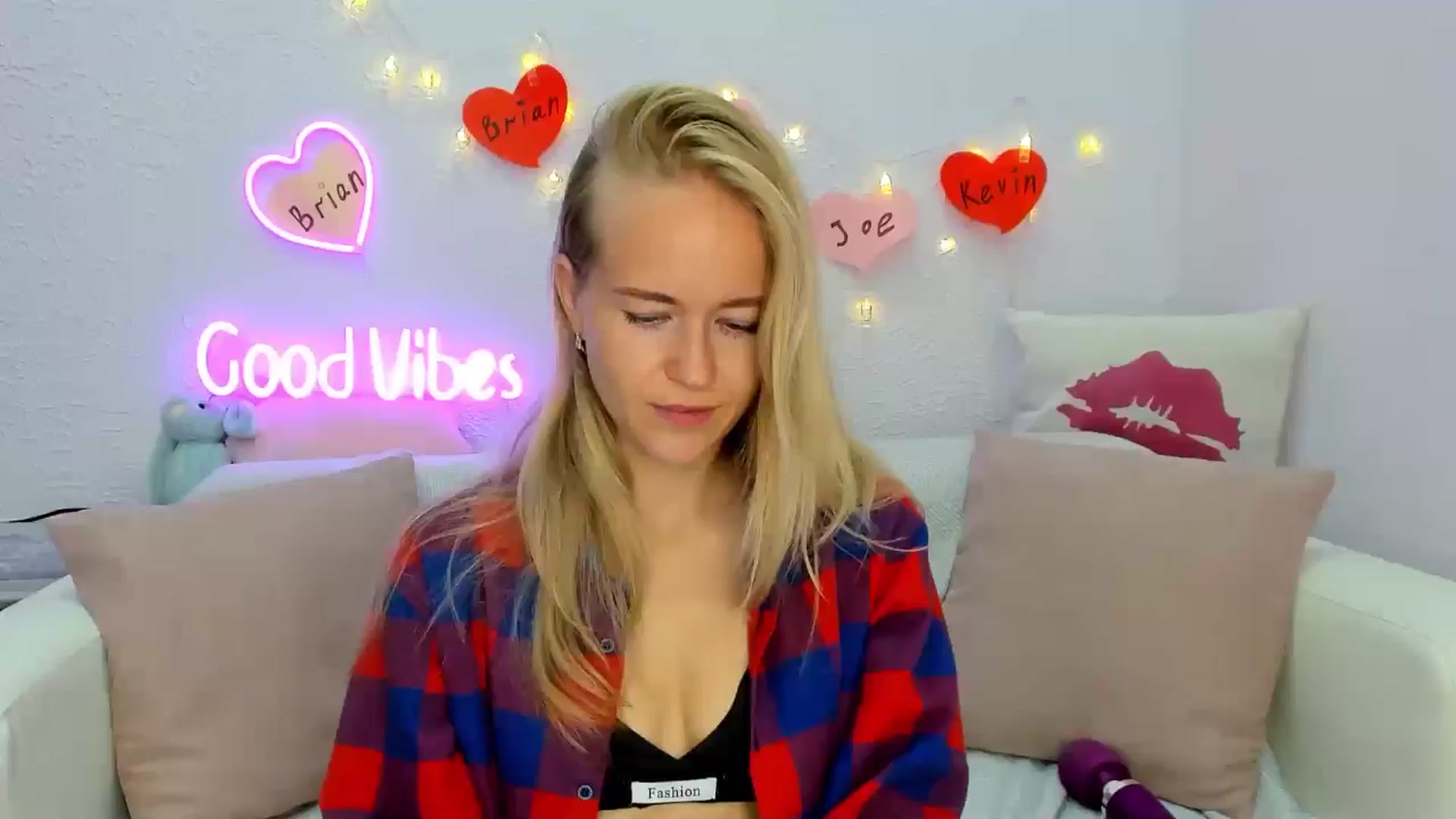 Gallery image thumbnail from Angel_Kristy's myfreecams stream on, 08/19/2024, 03:20 image 3 of 20