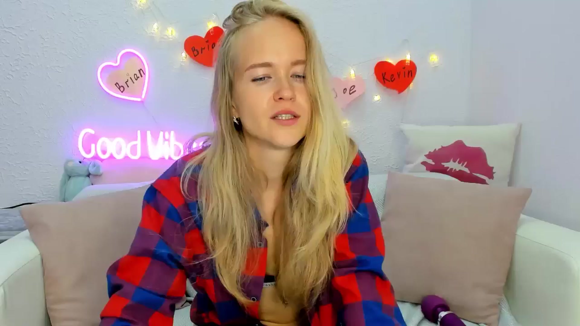 Gallery image thumbnail from Angel_Kristy's myfreecams stream on, 08/19/2024, 03:20 image 16 of 20