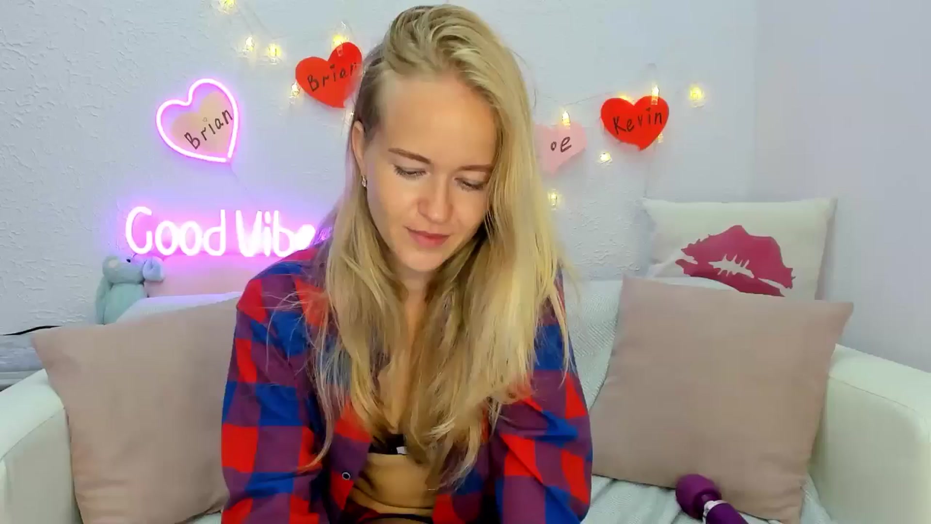 Gallery image thumbnail from Angel_Kristy's myfreecams stream on, 08/19/2024, 03:20 image 9 of 20