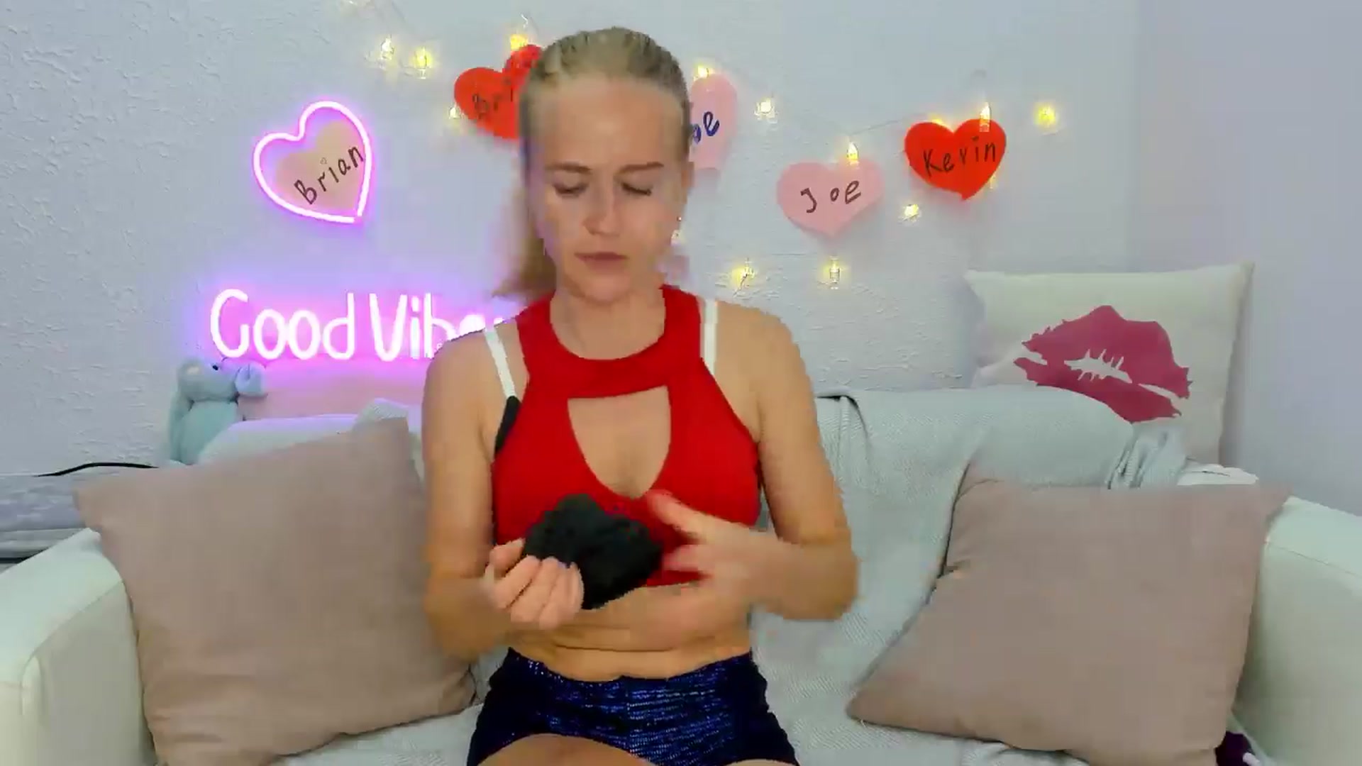 Gallery image thumbnail from Angel_Kristy's myfreecams stream on, 08/19/2024, 04:18 image 14 of 20