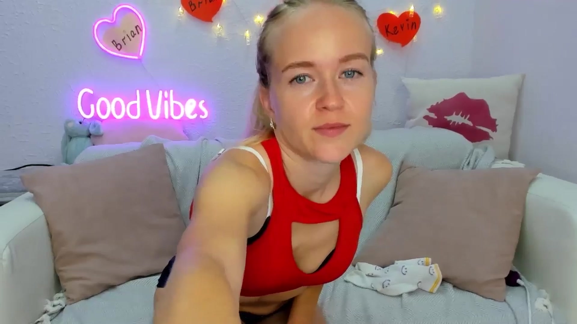 Gallery image thumbnail from Angel_Kristy's myfreecams stream on, 08/19/2024, 04:18 image 11 of 20