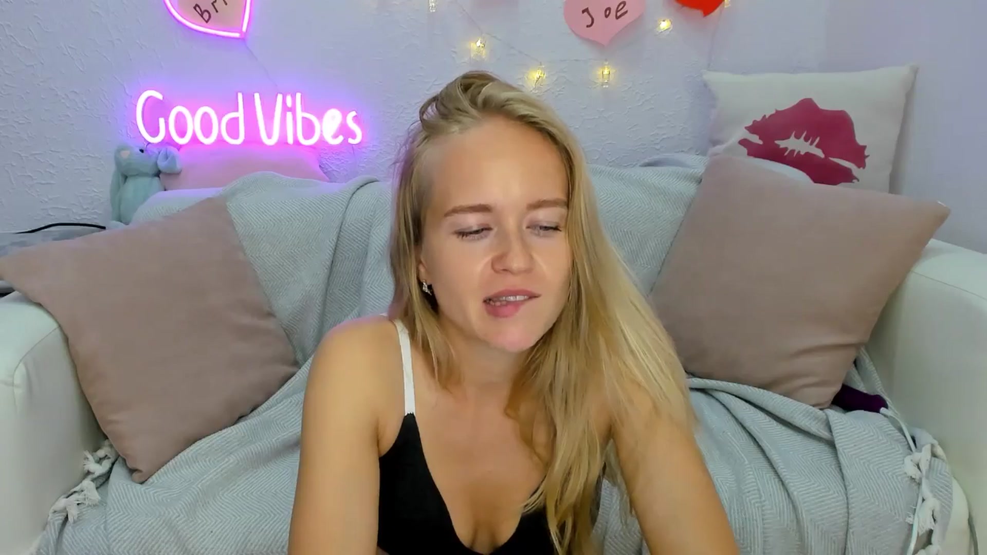 Gallery image thumbnail from Angel_Kristy's myfreecams stream on, 08/19/2024, 06:07 image 11 of 20