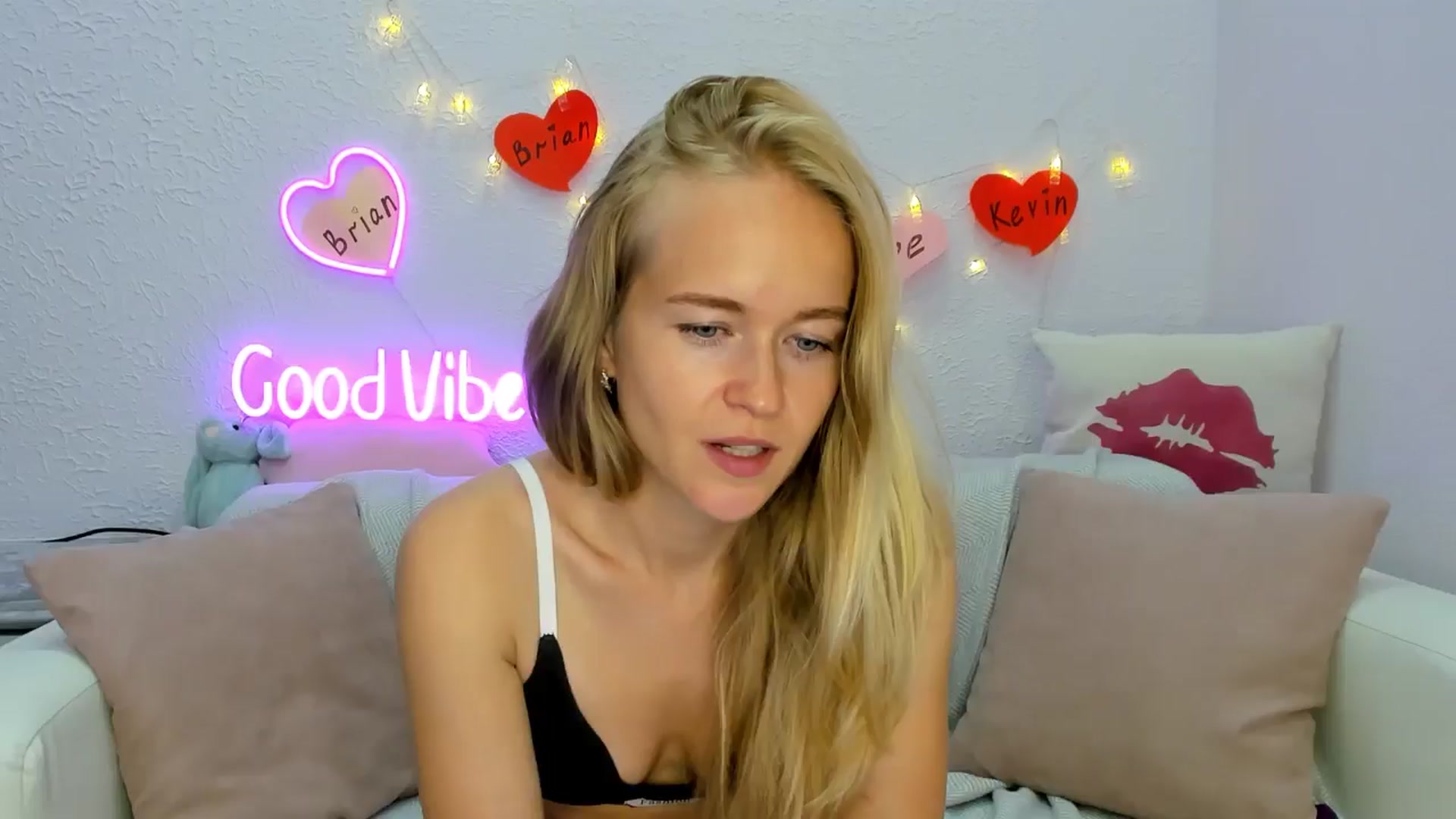 Gallery image thumbnail from Angel_Kristy's myfreecams stream on, 08/19/2024, 06:07 image 1 of 20