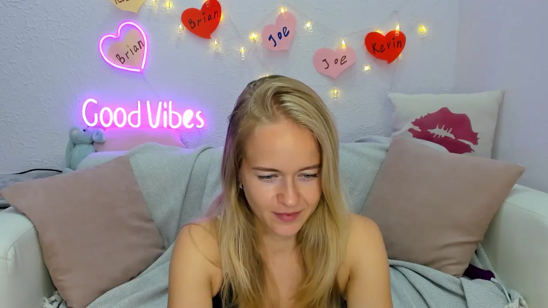 Gallery image thumbnail from Angel_Kristy's myfreecams stream on, 08/19/2024, 06:07 image 8 of 20